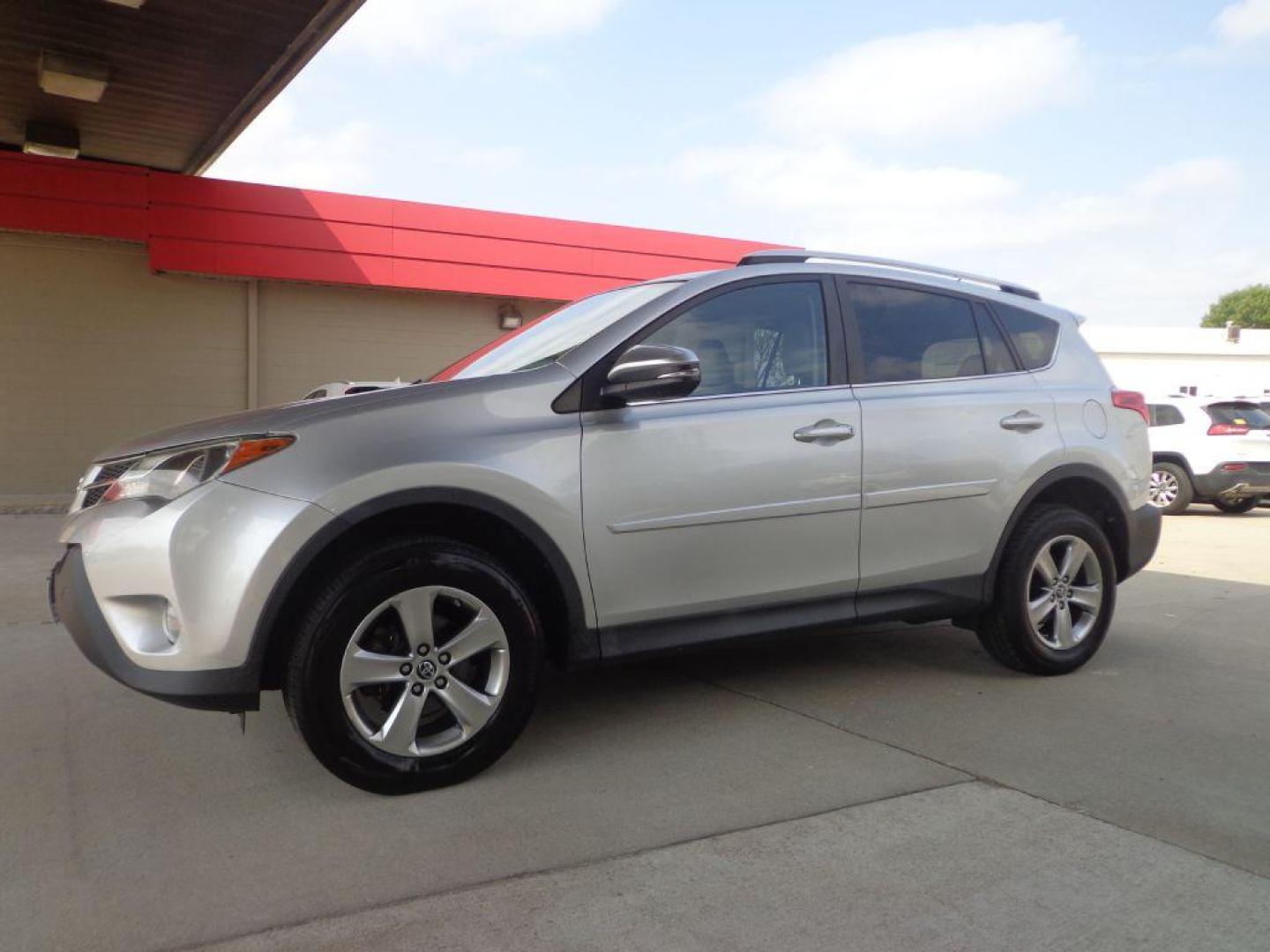 2015 SILVER TOYOTA RAV4 XLE (2T3RFREV3FW) with an 2.5L engine, Automatic transmission, located at 6610 L St., Omaha, NE, 68117, (402) 731-7800, 41.212872, -96.014702 - Photo#0