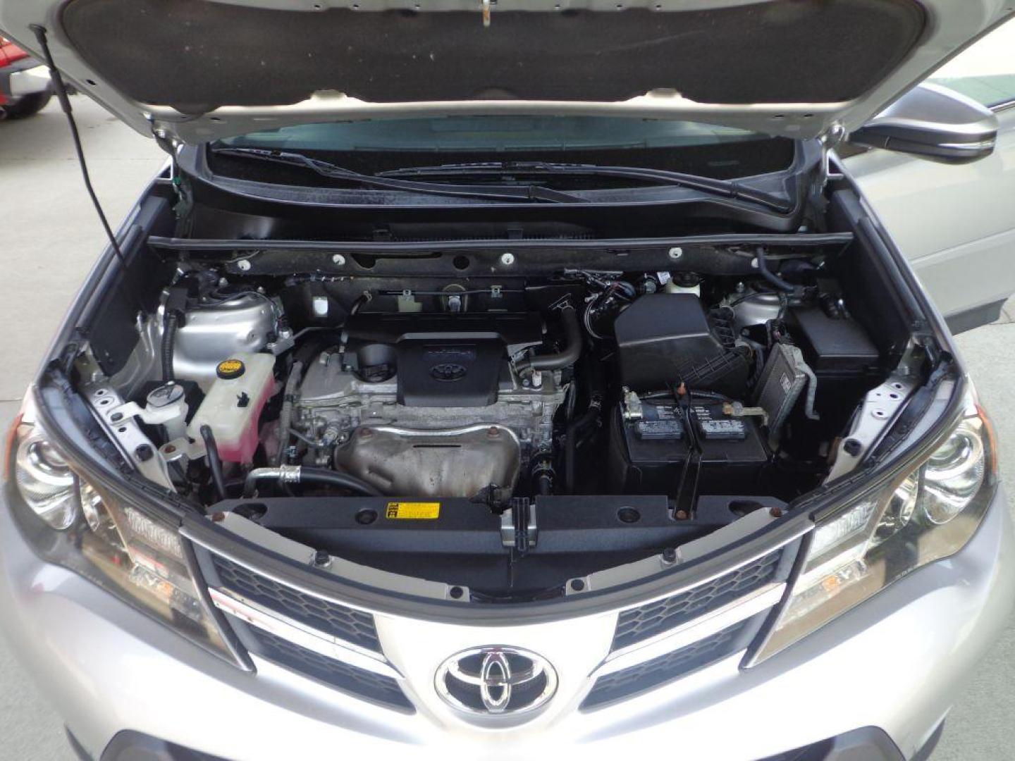 2015 SILVER TOYOTA RAV4 XLE (2T3RFREV3FW) with an 2.5L engine, Automatic transmission, located at 6610 L St., Omaha, NE, 68117, (402) 731-7800, 41.212872, -96.014702 - Photo#11