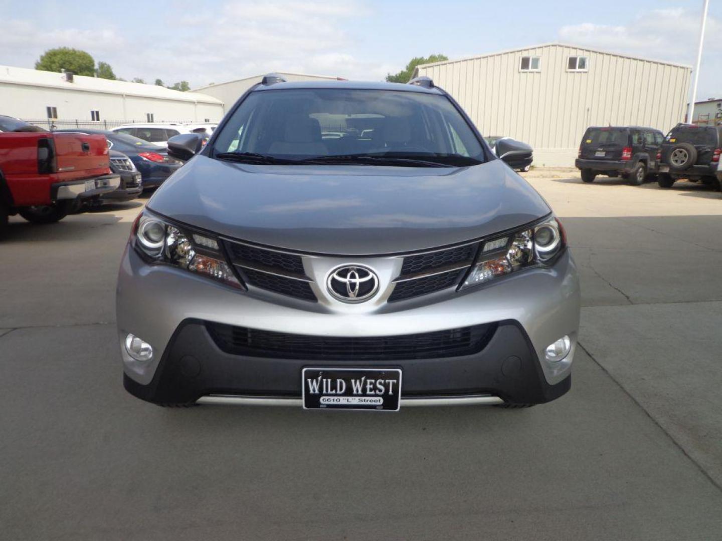 2015 SILVER TOYOTA RAV4 XLE (2T3RFREV3FW) with an 2.5L engine, Automatic transmission, located at 6610 L St., Omaha, NE, 68117, (402) 731-7800, 41.212872, -96.014702 - Photo#1