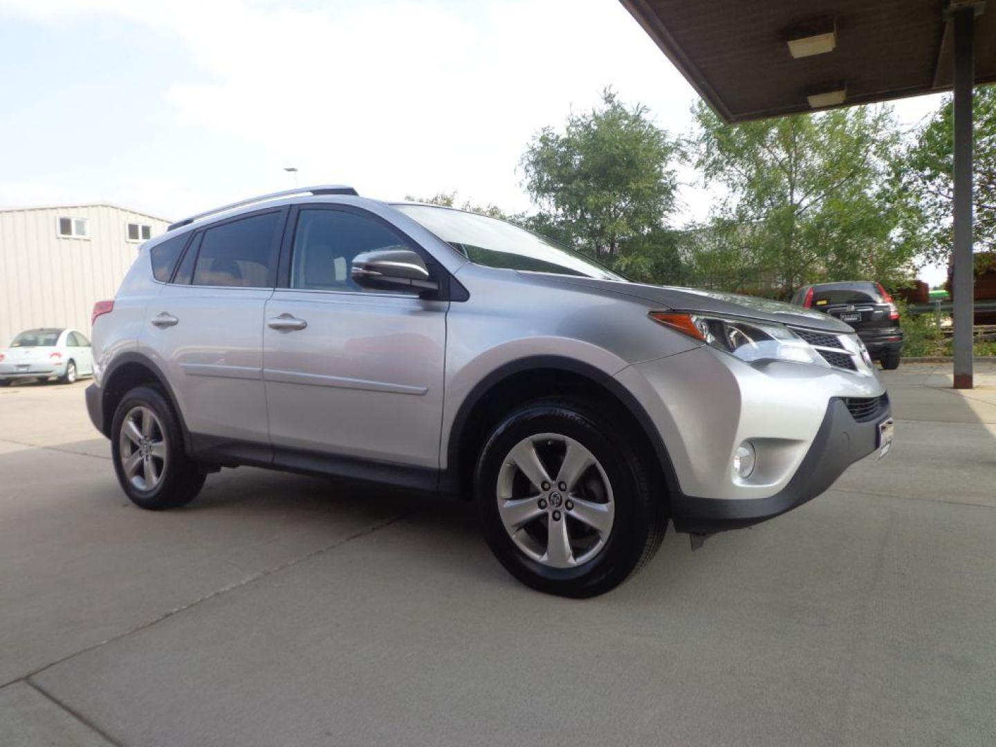 2015 SILVER TOYOTA RAV4 XLE (2T3RFREV3FW) with an 2.5L engine, Automatic transmission, located at 6610 L St., Omaha, NE, 68117, (402) 731-7800, 41.212872, -96.014702 - Photo#2