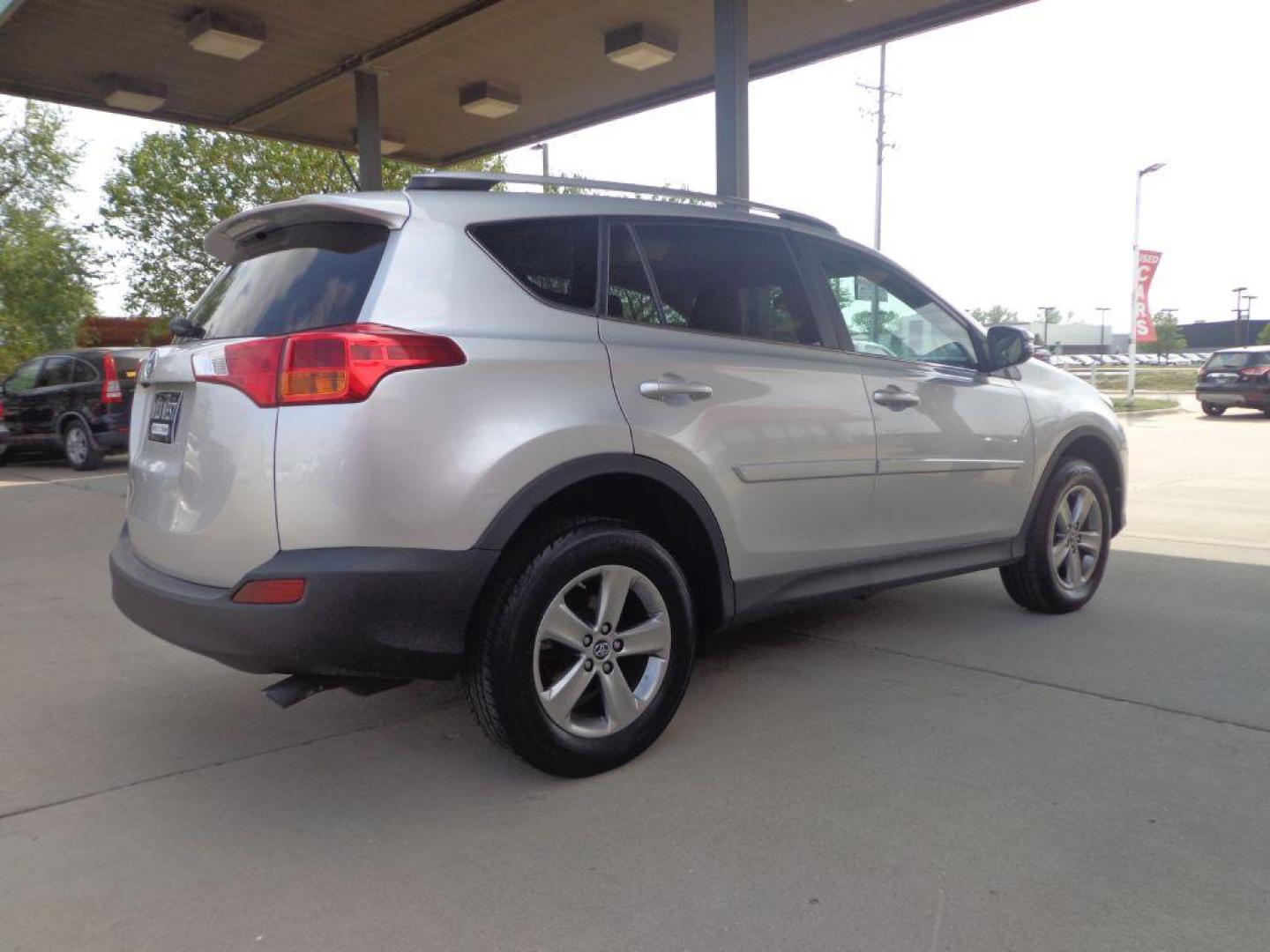 2015 SILVER TOYOTA RAV4 XLE (2T3RFREV3FW) with an 2.5L engine, Automatic transmission, located at 6610 L St., Omaha, NE, 68117, (402) 731-7800, 41.212872, -96.014702 - Photo#3