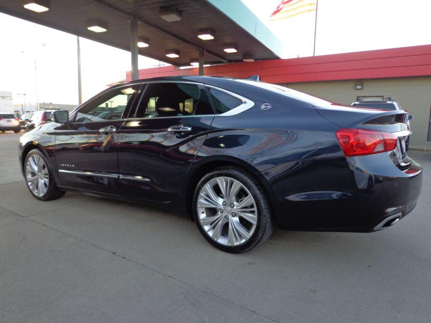 2014 BLUE CHEVROLET IMPALA LTZ (2G1155S32E9) with an 3.6L engine, Automatic transmission, located at 6610 L St., Omaha, NE, 68117, (402) 731-7800, 41.212872, -96.014702 - Photo#5