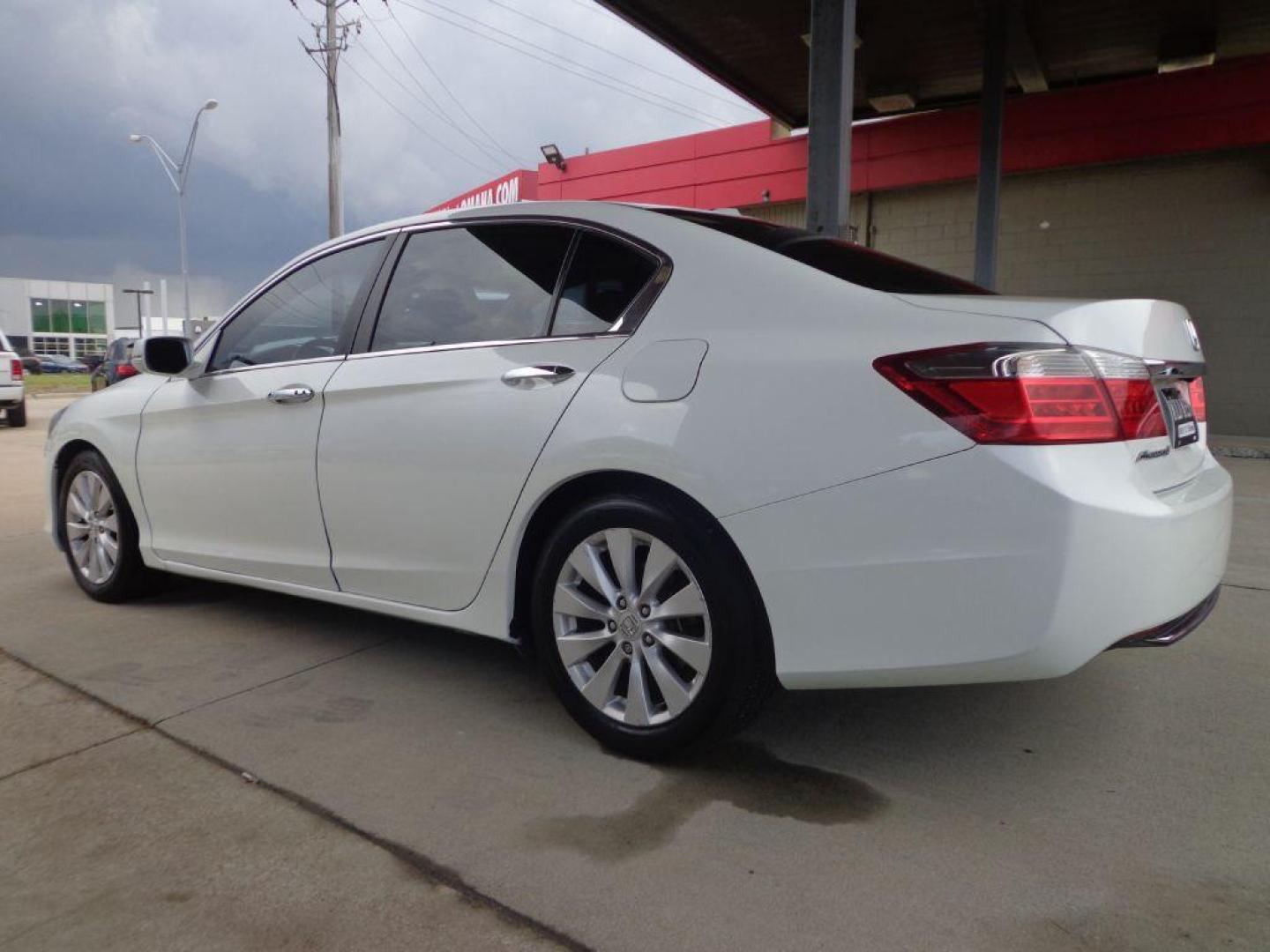 2014 WHITE HONDA ACCORD EXL (1HGCR2F87EA) with an 2.4L engine, Continuously Variable transmission, located at 6610 L St., Omaha, NE, 68117, (402) 731-7800, 41.212872, -96.014702 - 1-OWNER CLEAN CARFAX LOW MILEAGE LOADED WITH OPTIONS! *****We have found that most customers do the majority of their shopping online before visiting a dealership. For this reason we feel it necessary to have a competitive price on our used vehicles right up front. We spend time researching the - Photo#5