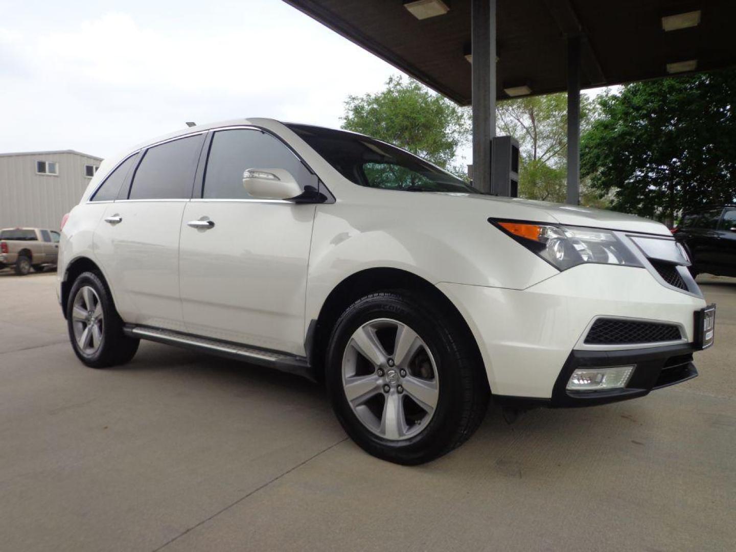 2011 WHITE ACURA MDX TECHNOLOGY (2HNYD2H45BH) with an 3.7L engine, Automatic transmission, located at 6610 L St., Omaha, NE, 68117, (402) 731-7800, 41.212872, -96.014702 - SHARP 1-OWNER CLEAN CARFAX LOW MILEAGE 3RD ROW SEATING LOADED WITH OPTIONS! *****We have found that most customers do the majority of their shopping online before visiting a dealership. For this reason we feel it necessary to have a competitive price on our used vehicles right up front. We s - Photo#2