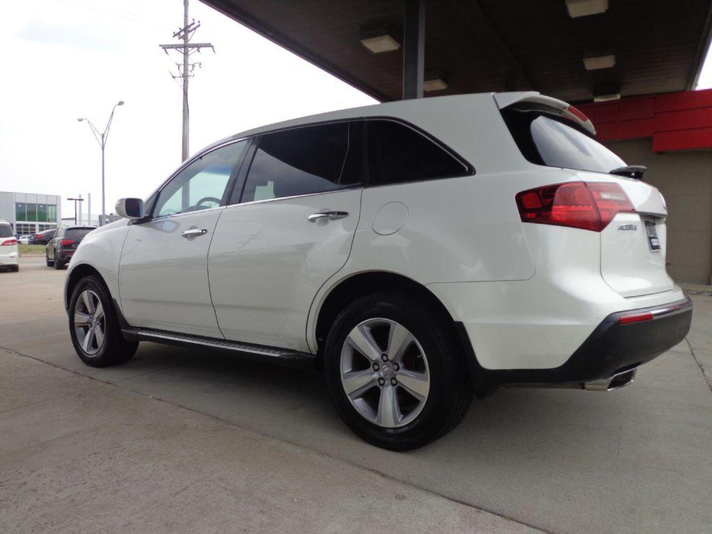 2011 WHITE ACURA MDX TECHNOLOGY (2HNYD2H45BH) with an 3.7L engine, Automatic transmission, located at 6610 L St., Omaha, NE, 68117, (402) 731-7800, 41.212872, -96.014702 - SHARP 1-OWNER CLEAN CARFAX LOW MILEAGE 3RD ROW SEATING LOADED WITH OPTIONS! *****We have found that most customers do the majority of their shopping online before visiting a dealership. For this reason we feel it necessary to have a competitive price on our used vehicles right up front. We s - Photo#5