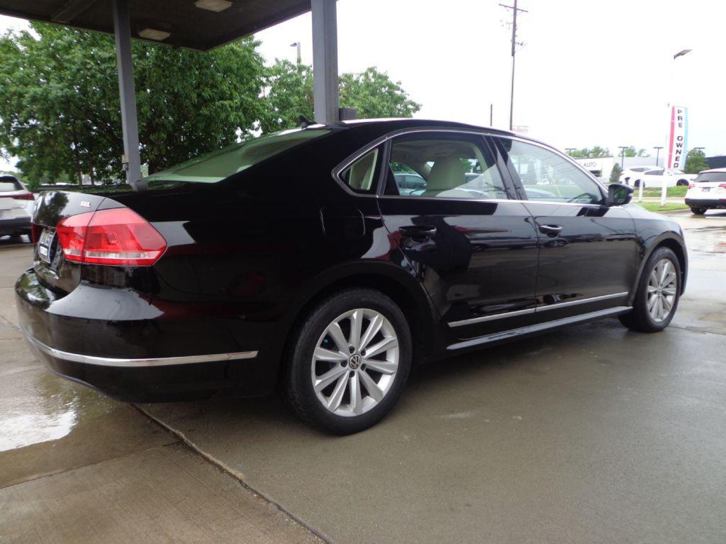 2013 BLACK VOLKSWAGEN PASSAT SEL (1VWCH7A34DC) with an 2.5L engine, Automatic transmission, located at 6610 L St., Omaha, NE, 68117, (402) 731-7800, 41.212872, -96.014702 - SHARP SEL PACKAGE WITH A CLEAN CARFAX, LOW MILEAGE, SUNROOF, HEATED SEATS, BACKUP CAM AND NEWER TIRES! *****We have found that most customers do the majority of their shopping online before visiting a dealership. For this reason we feel it necessary to have a competitive price on our used vehi - Photo#3