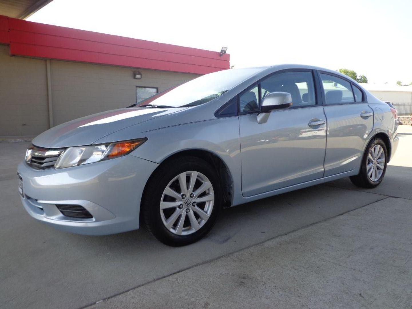 2012 BLUE HONDA CIVIC EXL (19XFB2F98CE) with an 1.8L engine, Automatic transmission, located at 6610 L St., Omaha, NE, 68117, (402) 731-7800, 41.212872, -96.014702 - 2-OWNER CLEAN CARFAX LOW MILEAGE LOADED WITH HEATED LEATHER, SUNROOF AND NEWER TIRES! *****We have found that most customers do the majority of their shopping online before visiting a dealership. For this reason we feel it necessary to have a competitive price on our used vehicles right up fr - Photo#0