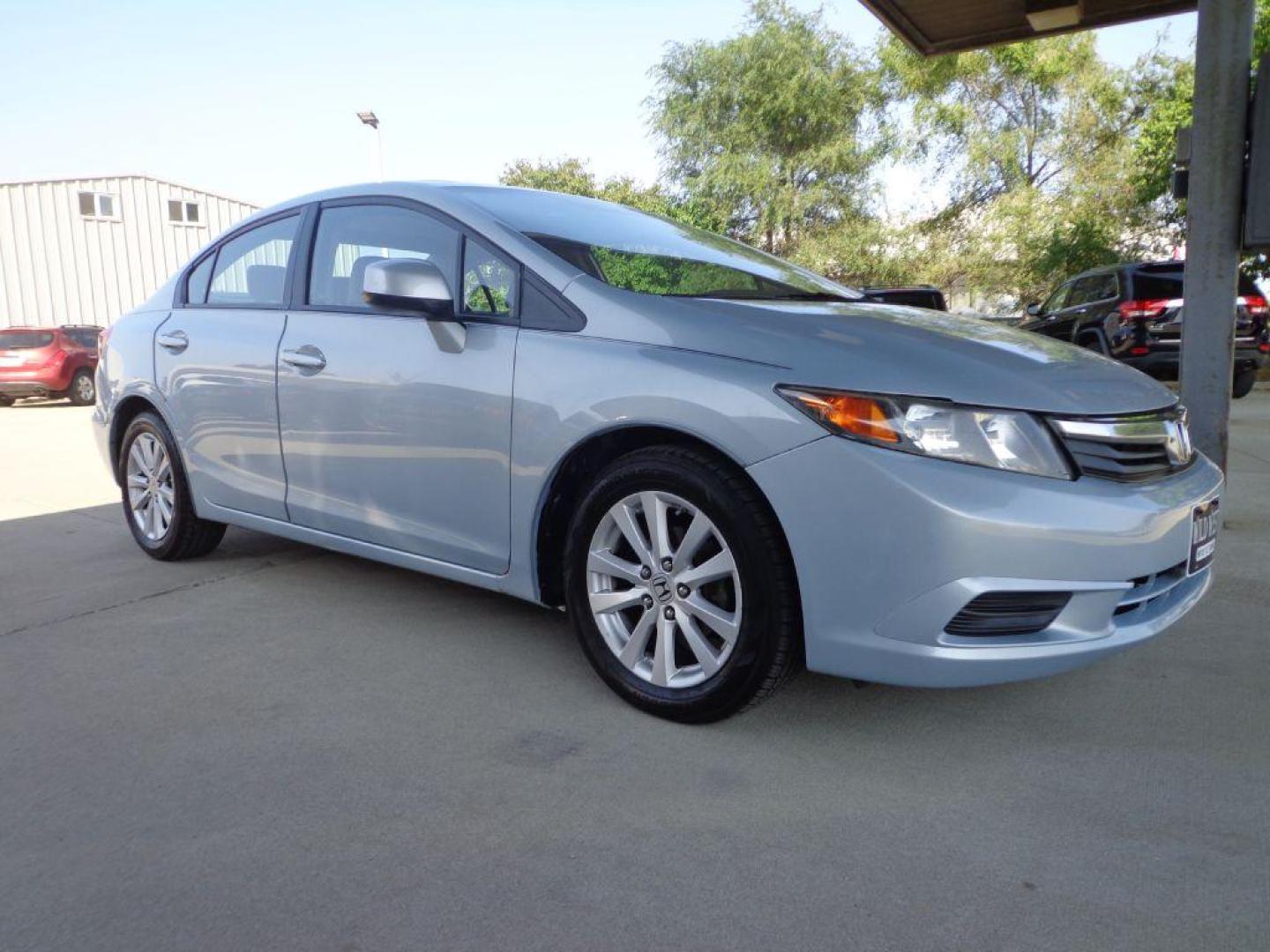 2012 BLUE HONDA CIVIC EXL (19XFB2F98CE) with an 1.8L engine, Automatic transmission, located at 6610 L St., Omaha, NE, 68117, (402) 731-7800, 41.212872, -96.014702 - 2-OWNER CLEAN CARFAX LOW MILEAGE LOADED WITH HEATED LEATHER, SUNROOF AND NEWER TIRES! *****We have found that most customers do the majority of their shopping online before visiting a dealership. For this reason we feel it necessary to have a competitive price on our used vehicles right up fr - Photo#2