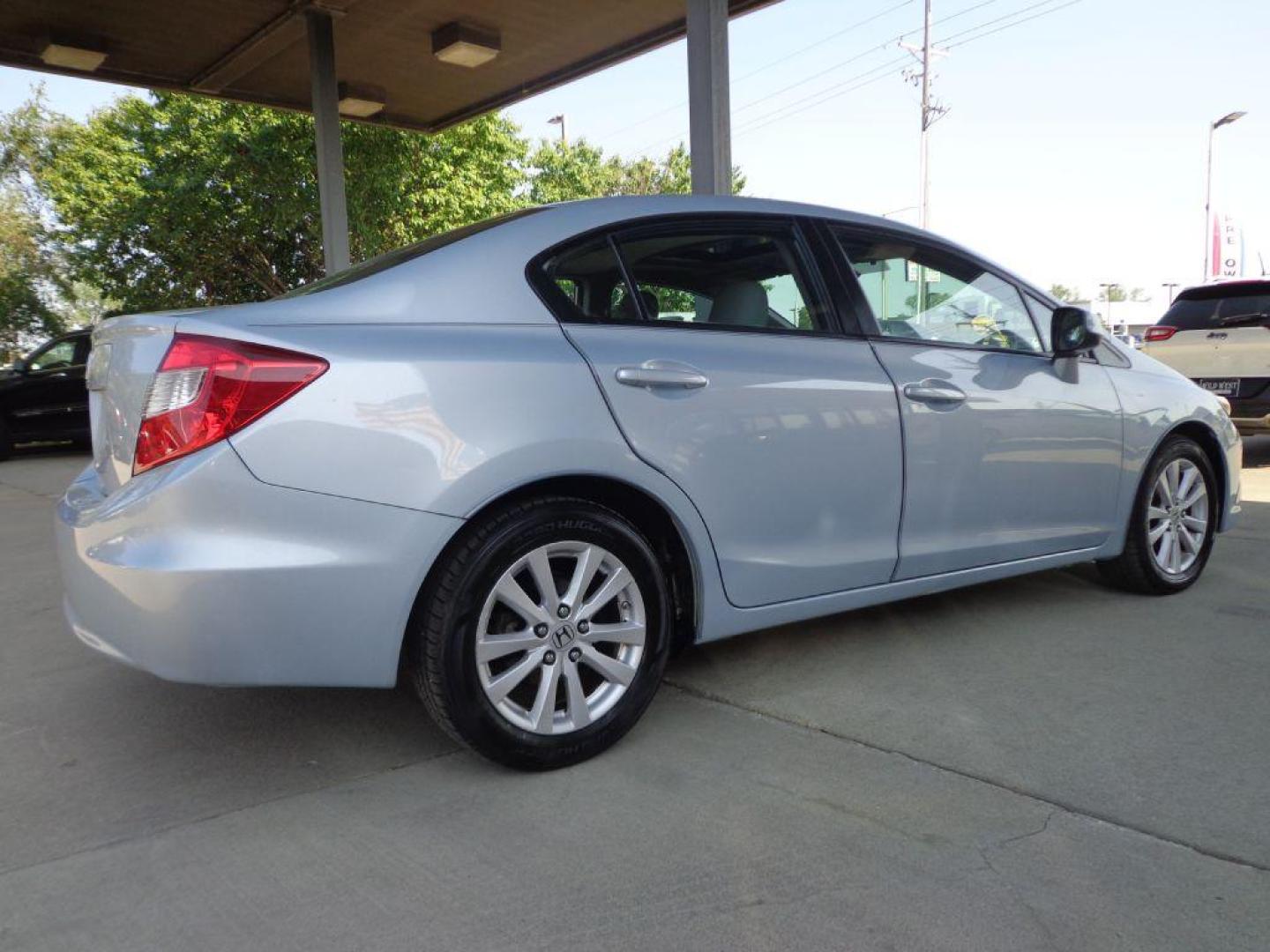 2012 BLUE HONDA CIVIC EXL (19XFB2F98CE) with an 1.8L engine, Automatic transmission, located at 6610 L St., Omaha, NE, 68117, (402) 731-7800, 41.212872, -96.014702 - 2-OWNER CLEAN CARFAX LOW MILEAGE LOADED WITH HEATED LEATHER, SUNROOF AND NEWER TIRES! *****We have found that most customers do the majority of their shopping online before visiting a dealership. For this reason we feel it necessary to have a competitive price on our used vehicles right up fr - Photo#3