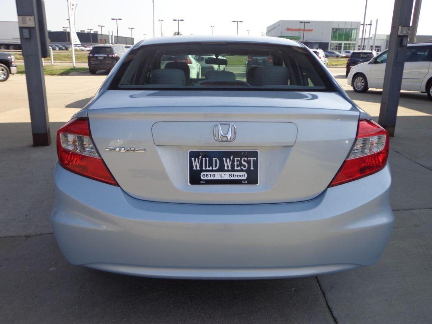 2012 BLUE HONDA CIVIC EXL (19XFB2F98CE) with an 1.8L engine, Automatic transmission, located at 6610 L St., Omaha, NE, 68117, (402) 731-7800, 41.212872, -96.014702 - 2-OWNER CLEAN CARFAX LOW MILEAGE LOADED WITH HEATED LEATHER, SUNROOF AND NEWER TIRES! *****We have found that most customers do the majority of their shopping online before visiting a dealership. For this reason we feel it necessary to have a competitive price on our used vehicles right up fr - Photo#4