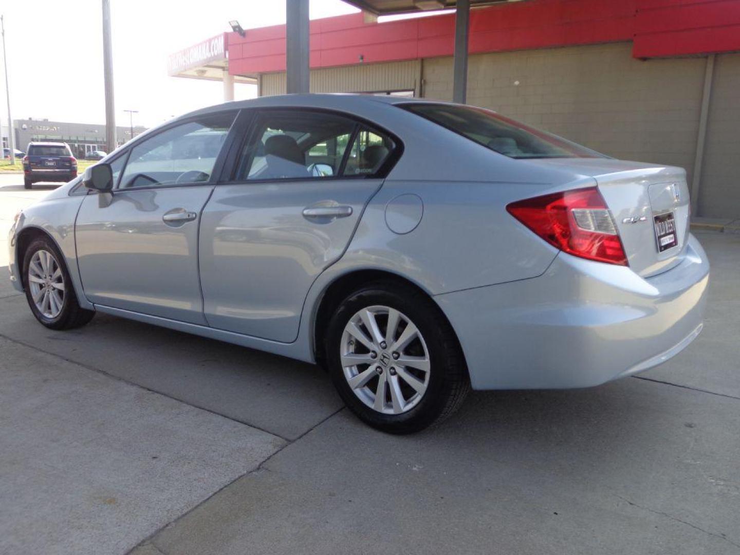 2012 BLUE HONDA CIVIC EXL (19XFB2F98CE) with an 1.8L engine, Automatic transmission, located at 6610 L St., Omaha, NE, 68117, (402) 731-7800, 41.212872, -96.014702 - 2-OWNER CLEAN CARFAX LOW MILEAGE LOADED WITH HEATED LEATHER, SUNROOF AND NEWER TIRES! *****We have found that most customers do the majority of their shopping online before visiting a dealership. For this reason we feel it necessary to have a competitive price on our used vehicles right up fr - Photo#5