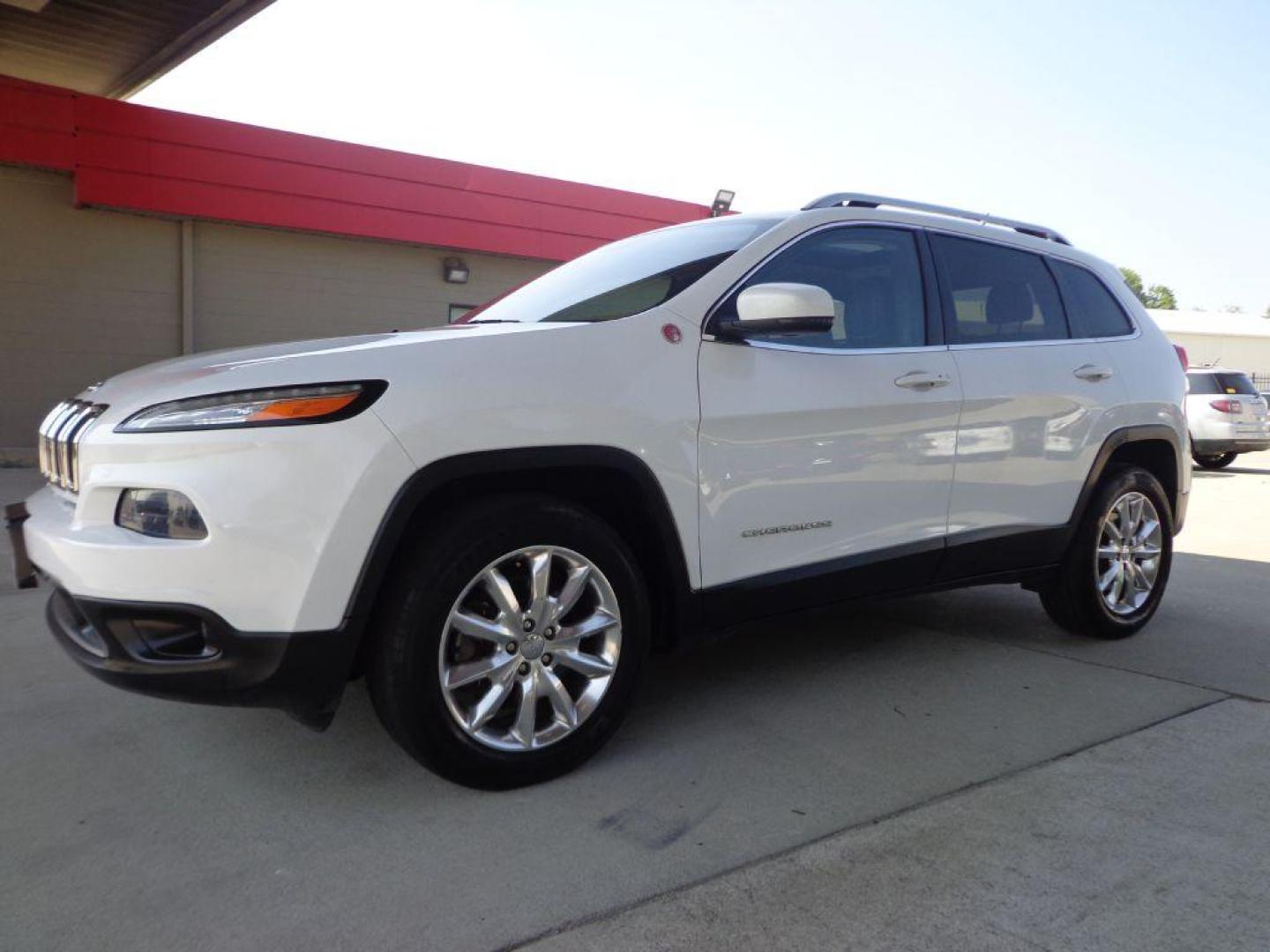 2015 WHITE JEEP CHEROKEE LIMITED (1C4PJMDS6FW) with an 3.2L engine, Automatic transmission, located at 6610 L St., Omaha, NE, 68117, (402) 731-7800, 41.212872, -96.014702 - Photo#0