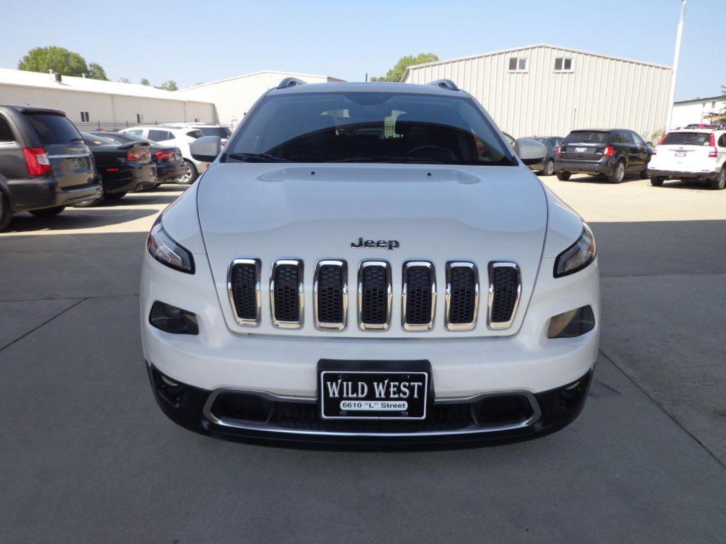 2015 WHITE JEEP CHEROKEE LIMITED (1C4PJMDS6FW) with an 3.2L engine, Automatic transmission, located at 6610 L St., Omaha, NE, 68117, (402) 731-7800, 41.212872, -96.014702 - Photo#1