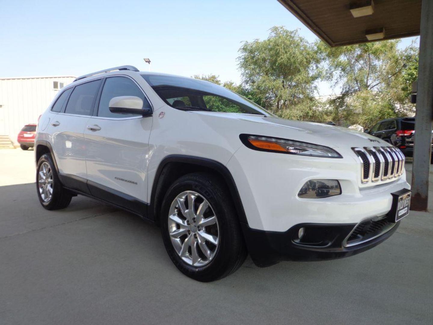 2015 WHITE JEEP CHEROKEE LIMITED (1C4PJMDS6FW) with an 3.2L engine, Automatic transmission, located at 6610 L St., Omaha, NE, 68117, (402) 731-7800, 41.212872, -96.014702 - Photo#2