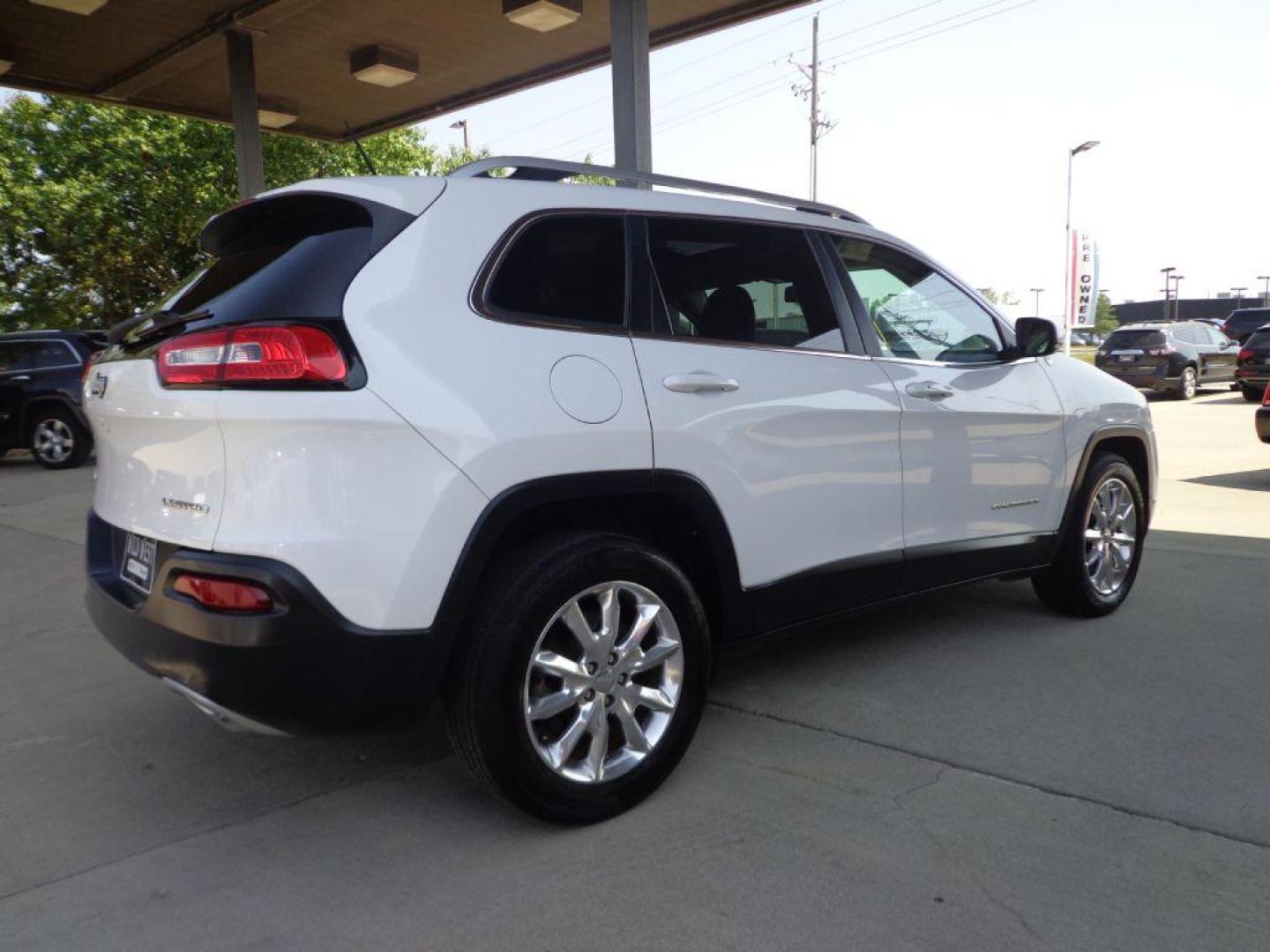 2015 WHITE JEEP CHEROKEE LIMITED (1C4PJMDS6FW) with an 3.2L engine, Automatic transmission, located at 6610 L St., Omaha, NE, 68117, (402) 731-7800, 41.212872, -96.014702 - Photo#3