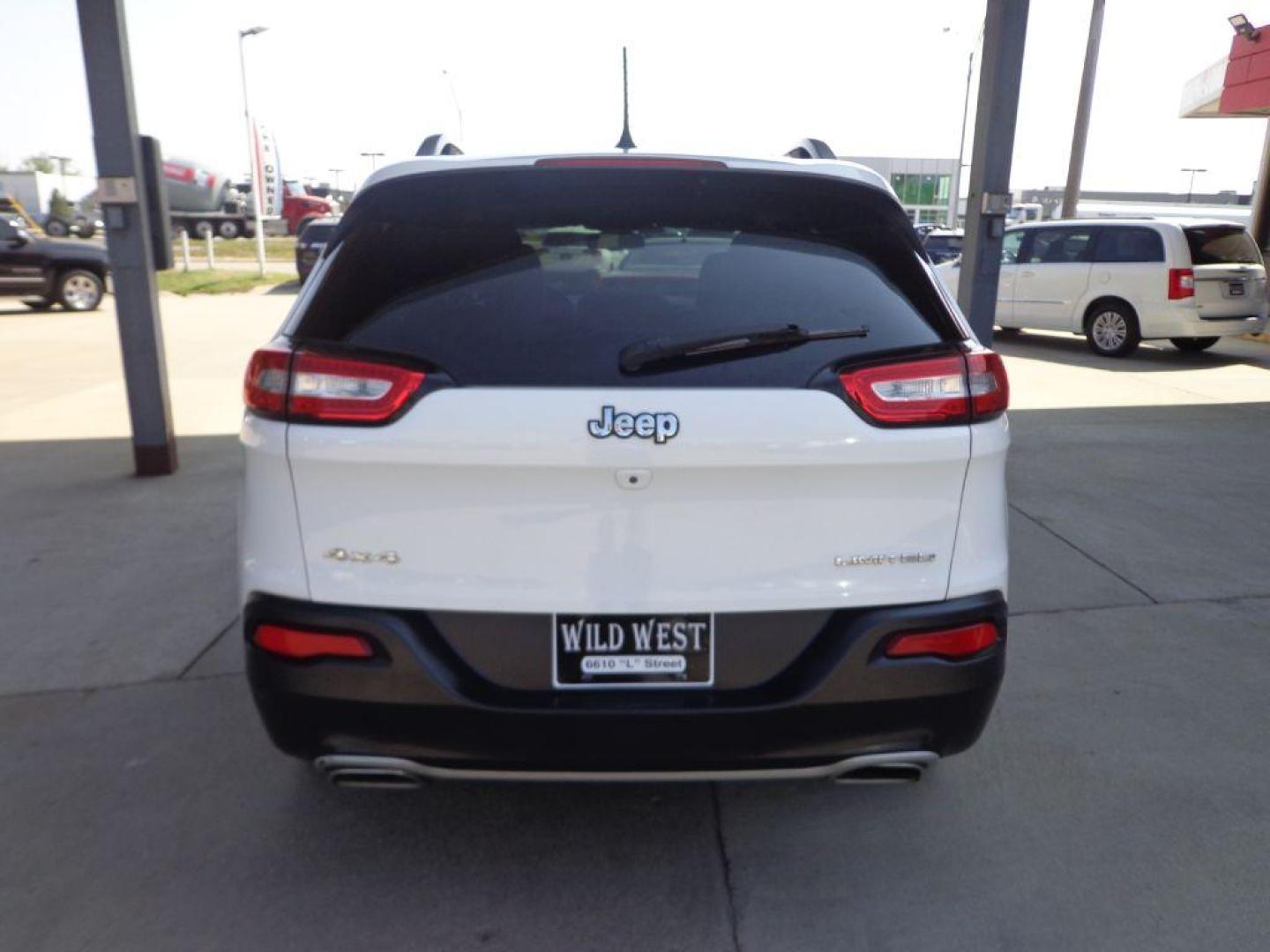 2015 WHITE JEEP CHEROKEE LIMITED (1C4PJMDS6FW) with an 3.2L engine, Automatic transmission, located at 6610 L St., Omaha, NE, 68117, (402) 731-7800, 41.212872, -96.014702 - Photo#4