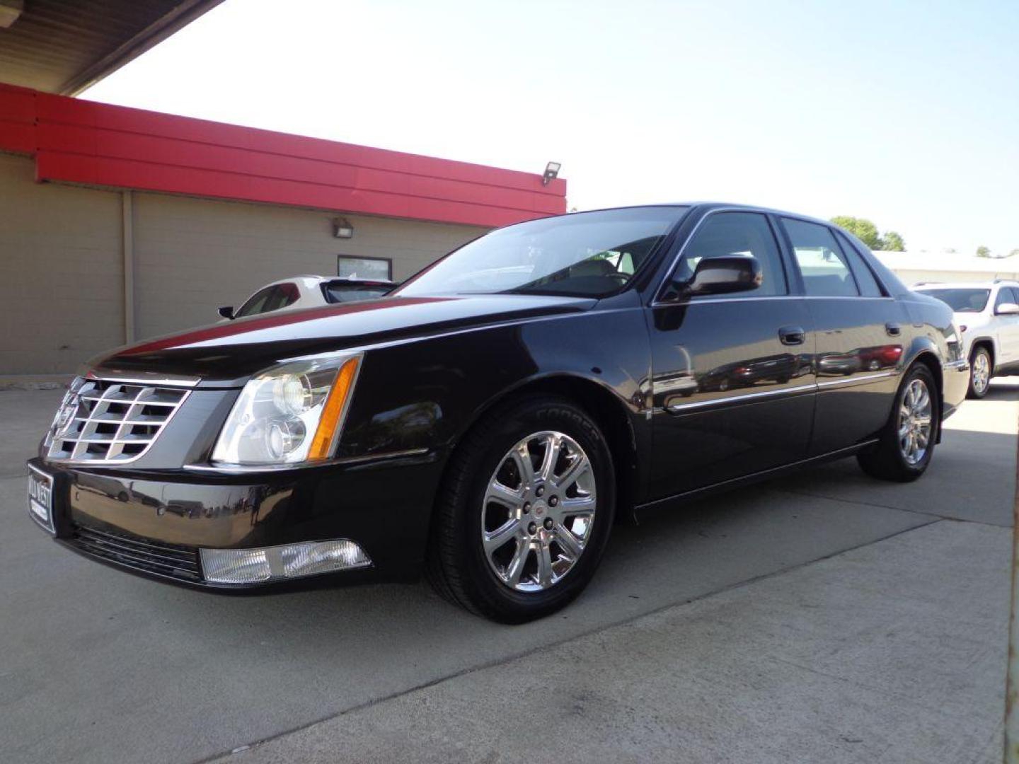 2009 BROWN CADILLAC DTS (1G6KD57Y39U) with an 4.6L engine, Automatic transmission, located at 6610 L St., Omaha, NE, 68117, (402) 731-7800, 41.212872, -96.014702 - SHARP LOOKING TRADE-IN RUNS AND DRIVES WELL WITH NAV, PARK ASSIST, SUNROOF AND NEWER TIRES! *****We have found that most customers do the majority of their shopping online before visiting a dealership. For this reason we feel it necessary to have a competitive price on our used vehicles right - Photo#0