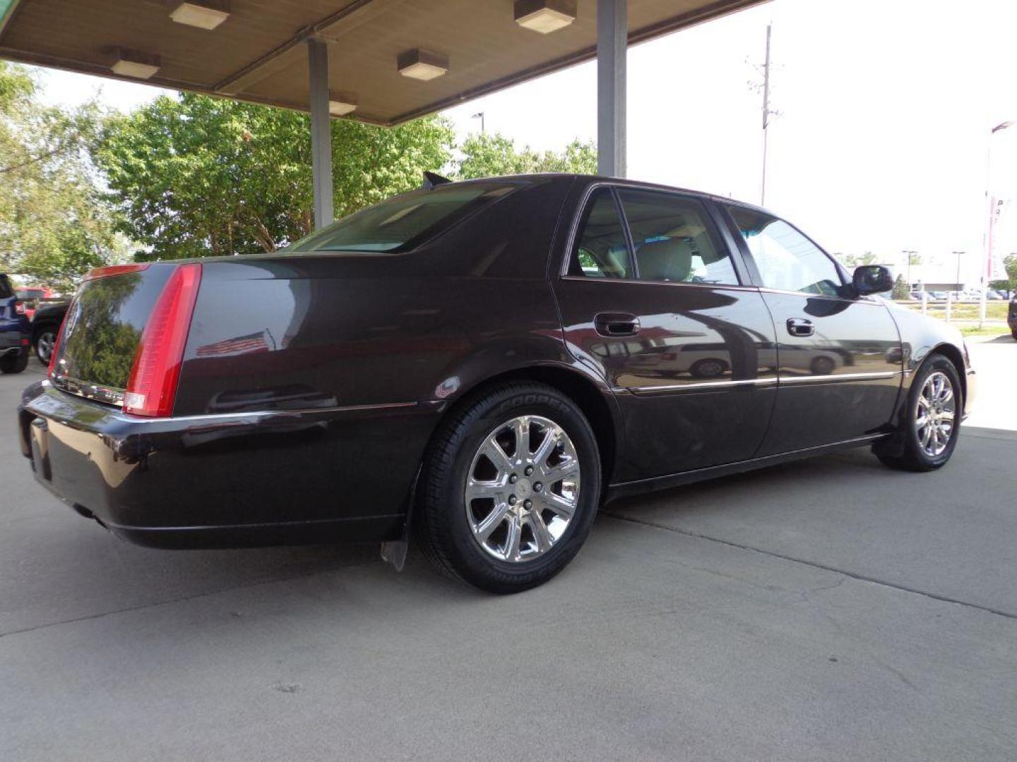 2009 BROWN CADILLAC DTS (1G6KD57Y39U) with an 4.6L engine, Automatic transmission, located at 6610 L St., Omaha, NE, 68117, (402) 731-7800, 41.212872, -96.014702 - SHARP LOOKING TRADE-IN RUNS AND DRIVES WELL WITH NAV, PARK ASSIST, SUNROOF AND NEWER TIRES! *****We have found that most customers do the majority of their shopping online before visiting a dealership. For this reason we feel it necessary to have a competitive price on our used vehicles right - Photo#3