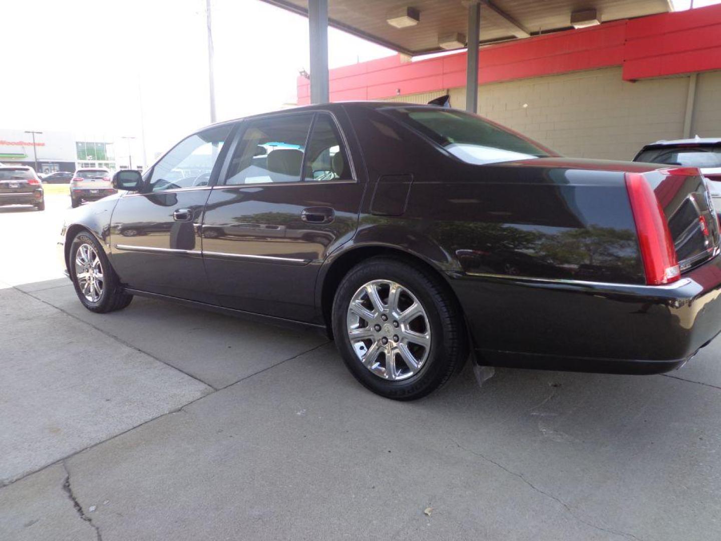 2009 BROWN CADILLAC DTS (1G6KD57Y39U) with an 4.6L engine, Automatic transmission, located at 6610 L St., Omaha, NE, 68117, (402) 731-7800, 41.212872, -96.014702 - SHARP LOOKING TRADE-IN RUNS AND DRIVES WELL WITH NAV, PARK ASSIST, SUNROOF AND NEWER TIRES! *****We have found that most customers do the majority of their shopping online before visiting a dealership. For this reason we feel it necessary to have a competitive price on our used vehicles right - Photo#5