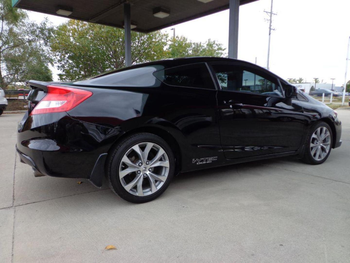 2012 BLACK HONDA CIVIC SI (2HGFG4A56CH) with an 2.4L engine, 6-Speed Manual transmission, located at 6610 L St., Omaha, NE, 68117, (402) 731-7800, 41.212872, -96.014702 - Photo#3