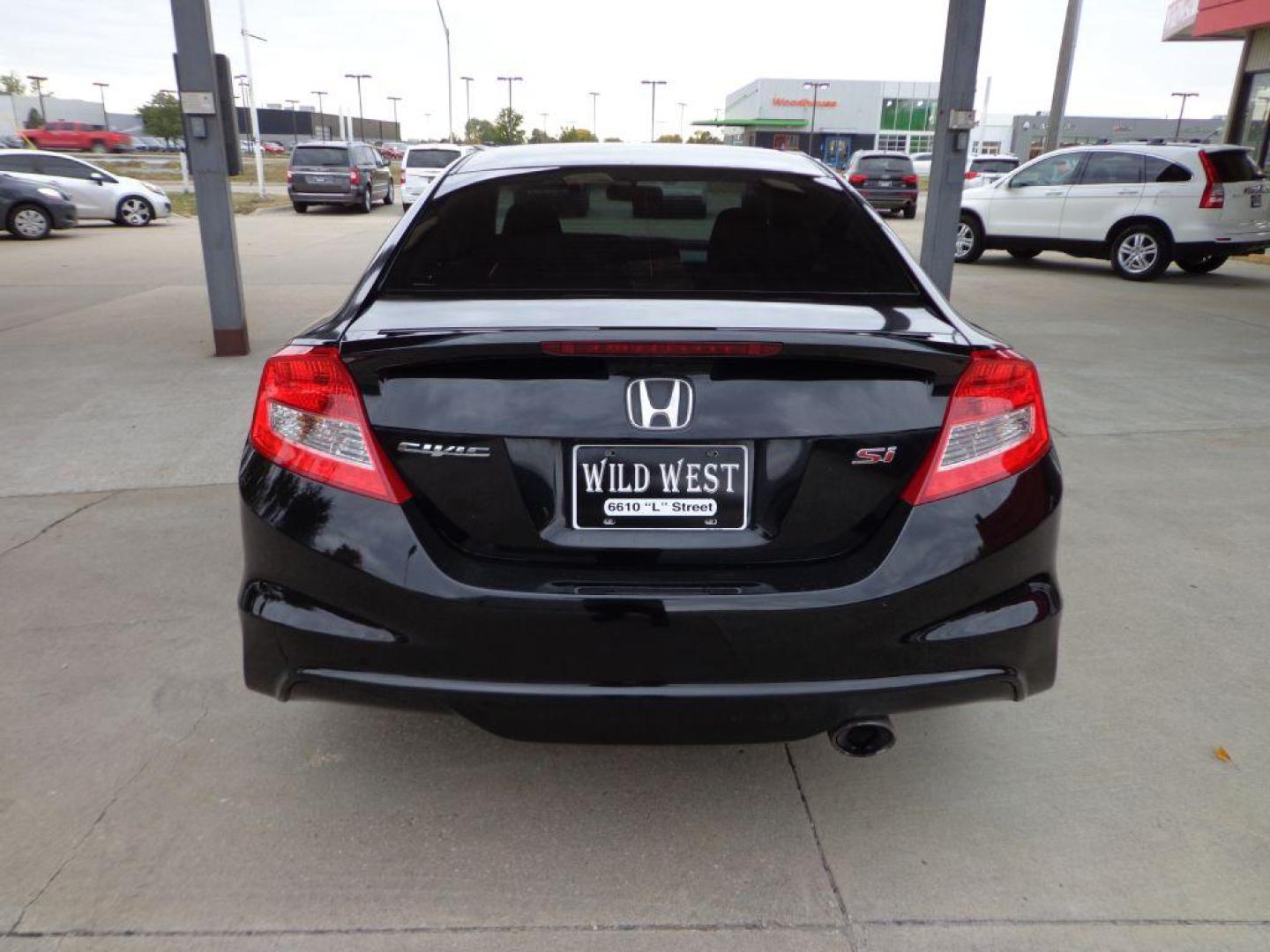 2012 BLACK HONDA CIVIC SI (2HGFG4A56CH) with an 2.4L engine, 6-Speed Manual transmission, located at 6610 L St., Omaha, NE, 68117, (402) 731-7800, 41.212872, -96.014702 - Photo#4