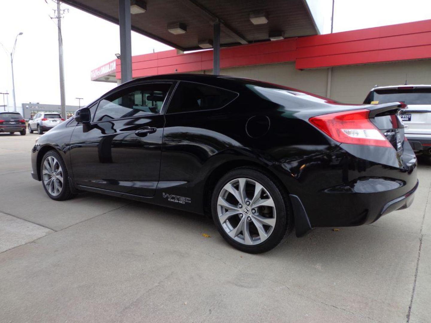 2012 BLACK HONDA CIVIC SI (2HGFG4A56CH) with an 2.4L engine, 6-Speed Manual transmission, located at 6610 L St., Omaha, NE, 68117, (402) 731-7800, 41.212872, -96.014702 - Photo#5