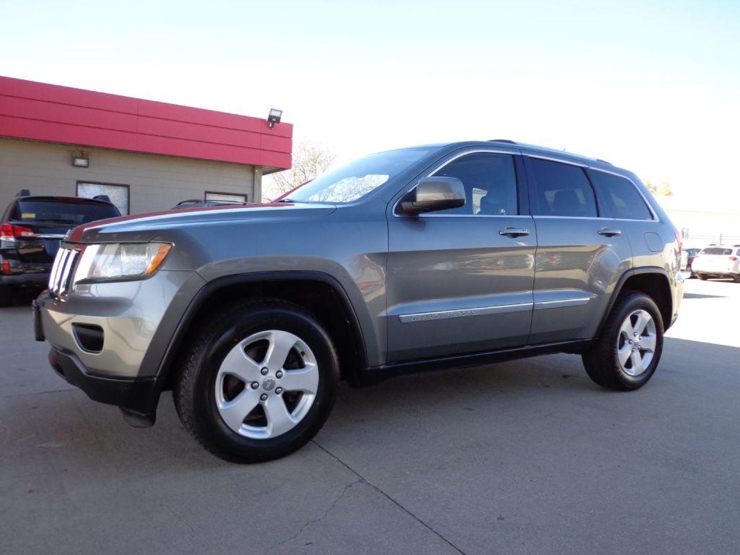 2012 GRAY JEEP GRAND CHEROKEE LAREDO (1C4RJFAG7CC) with an 3.6L engine, Automatic transmission, located at 6610 L St., Omaha, NE, 68117, (402) 731-7800, 41.212872, -96.014702 - 2-OWNER CLEAN CARFAX LOW MILEAGE LOADED WITH HEATED LEATHER, SUNROOF, NAV AND BACKUP CAM! *****We have found that most customers do the majority of their shopping online before visiting a dealership. For this reason we feel it necessary to have a competitive price on our used vehicles right up - Photo#0