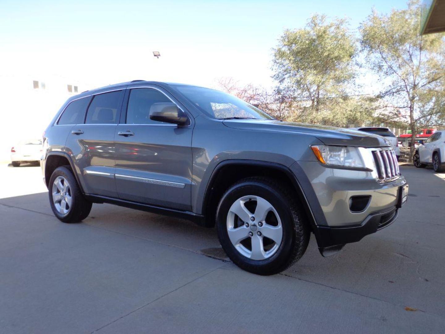 2012 GRAY JEEP GRAND CHEROKEE LAREDO (1C4RJFAG7CC) with an 3.6L engine, Automatic transmission, located at 6610 L St., Omaha, NE, 68117, (402) 731-7800, 41.212872, -96.014702 - 2-OWNER CLEAN CARFAX LOW MILEAGE LOADED WITH HEATED LEATHER, SUNROOF, NAV AND BACKUP CAM! *****We have found that most customers do the majority of their shopping online before visiting a dealership. For this reason we feel it necessary to have a competitive price on our used vehicles right up - Photo#2