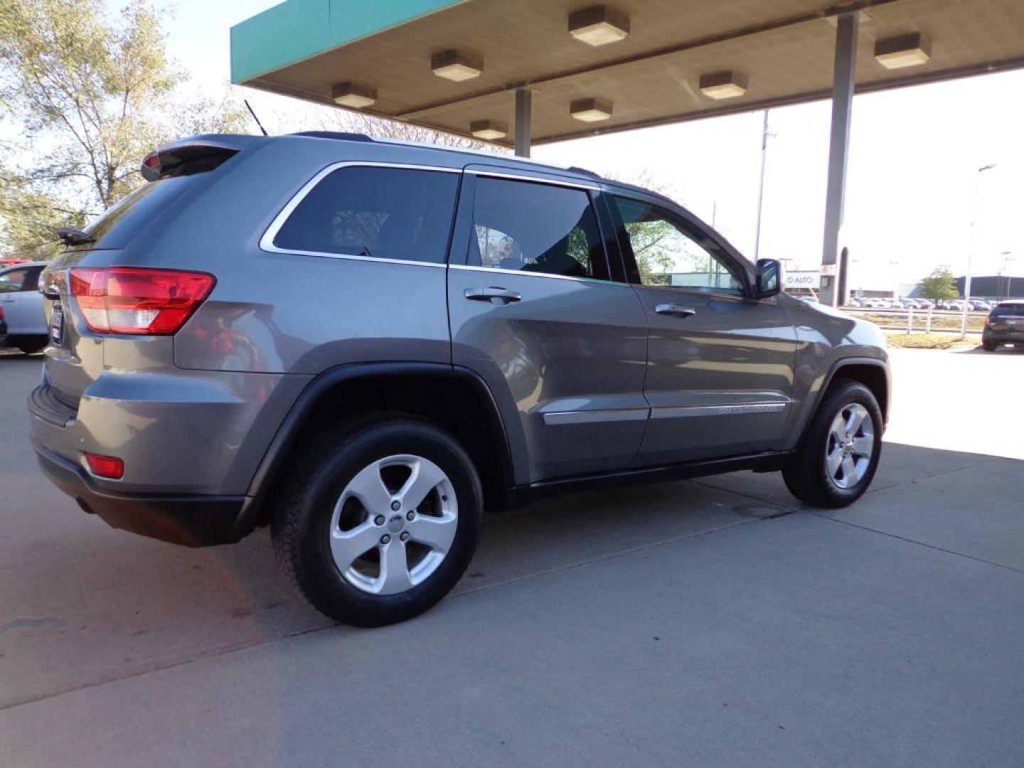 2012 GRAY JEEP GRAND CHEROKEE LAREDO (1C4RJFAG7CC) with an 3.6L engine, Automatic transmission, located at 6610 L St., Omaha, NE, 68117, (402) 731-7800, 41.212872, -96.014702 - 2-OWNER CLEAN CARFAX LOW MILEAGE LOADED WITH HEATED LEATHER, SUNROOF, NAV AND BACKUP CAM! *****We have found that most customers do the majority of their shopping online before visiting a dealership. For this reason we feel it necessary to have a competitive price on our used vehicles right up - Photo#3