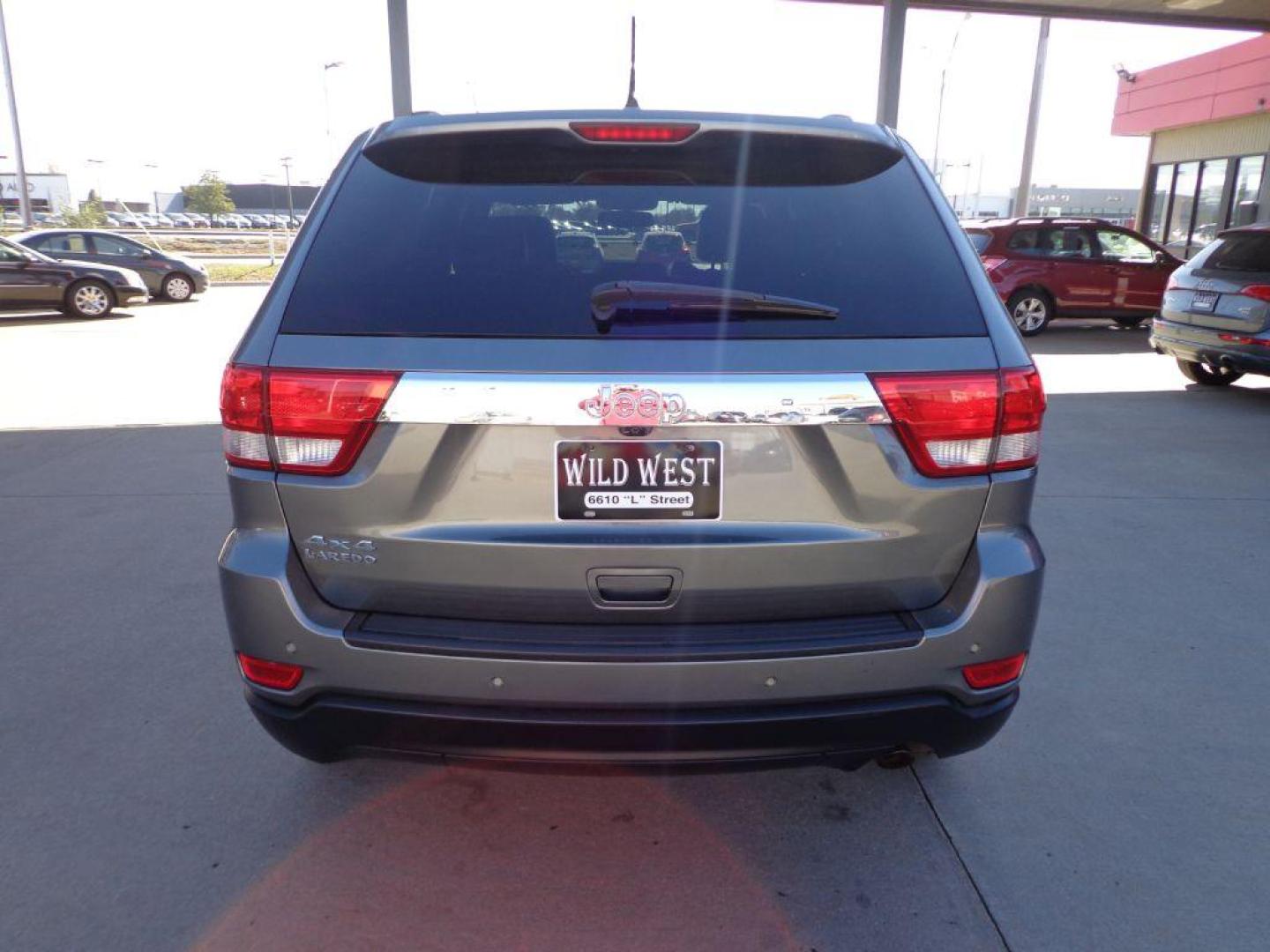 2012 GRAY JEEP GRAND CHEROKEE LAREDO (1C4RJFAG7CC) with an 3.6L engine, Automatic transmission, located at 6610 L St., Omaha, NE, 68117, (402) 731-7800, 41.212872, -96.014702 - 2-OWNER CLEAN CARFAX LOW MILEAGE LOADED WITH HEATED LEATHER, SUNROOF, NAV AND BACKUP CAM! *****We have found that most customers do the majority of their shopping online before visiting a dealership. For this reason we feel it necessary to have a competitive price on our used vehicles right up - Photo#4