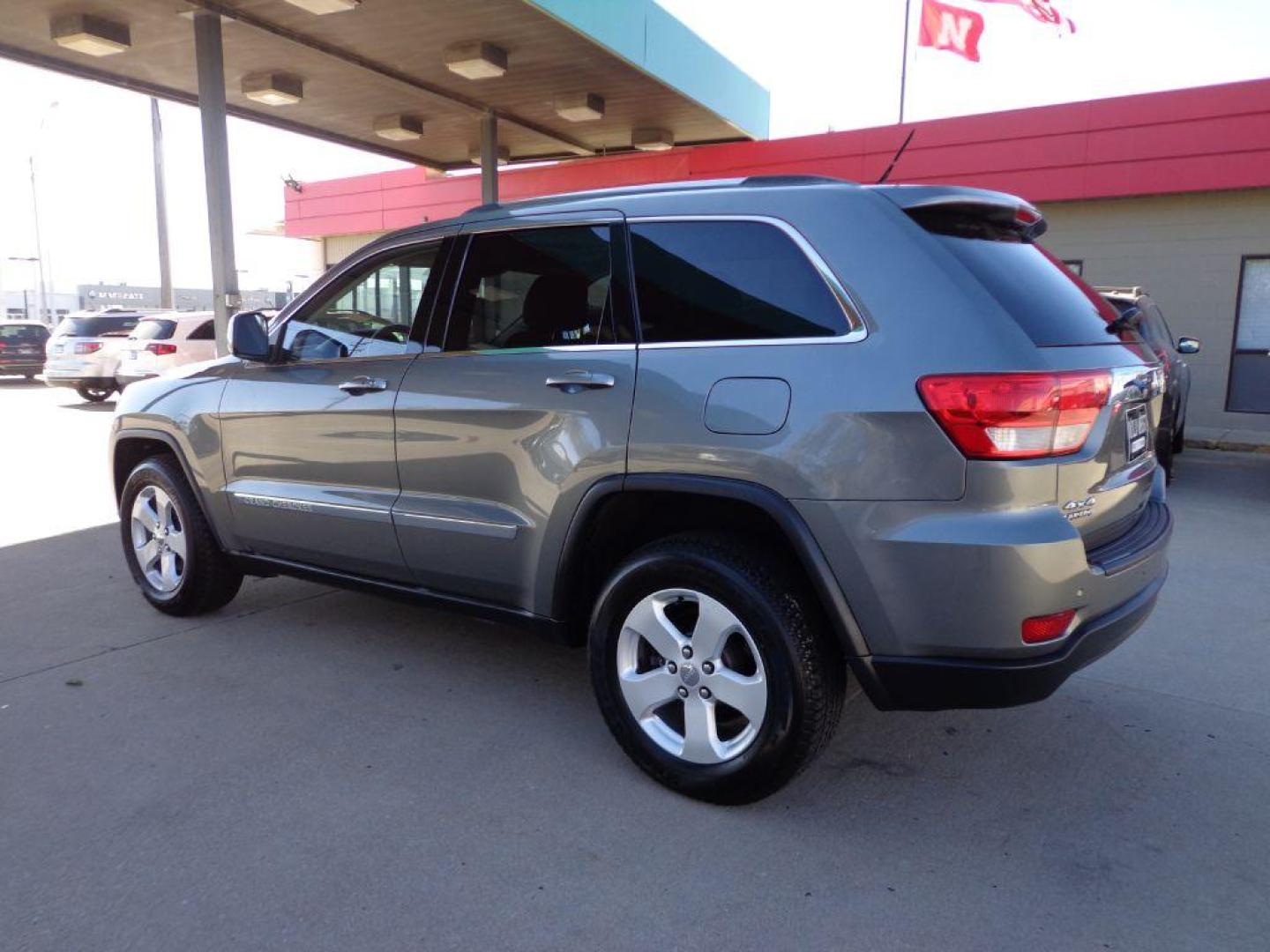 2012 GRAY JEEP GRAND CHEROKEE LAREDO (1C4RJFAG7CC) with an 3.6L engine, Automatic transmission, located at 6610 L St., Omaha, NE, 68117, (402) 731-7800, 41.212872, -96.014702 - 2-OWNER CLEAN CARFAX LOW MILEAGE LOADED WITH HEATED LEATHER, SUNROOF, NAV AND BACKUP CAM! *****We have found that most customers do the majority of their shopping online before visiting a dealership. For this reason we feel it necessary to have a competitive price on our used vehicles right up - Photo#5