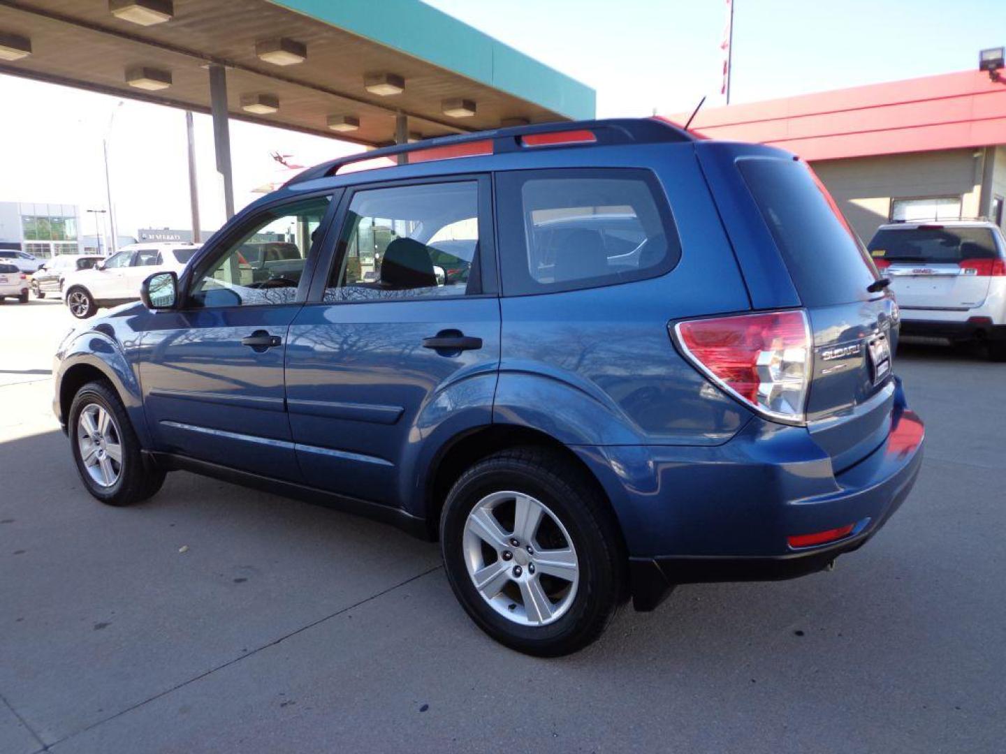 2011 BLUE SUBARU FORESTER 2.5X (JF2SHABCXBH) with an 2.5L engine, Automatic transmission, located at 6610 L St., Omaha, NE, 68117, (402) 731-7800, 41.212872, -96.014702 - Photo#5