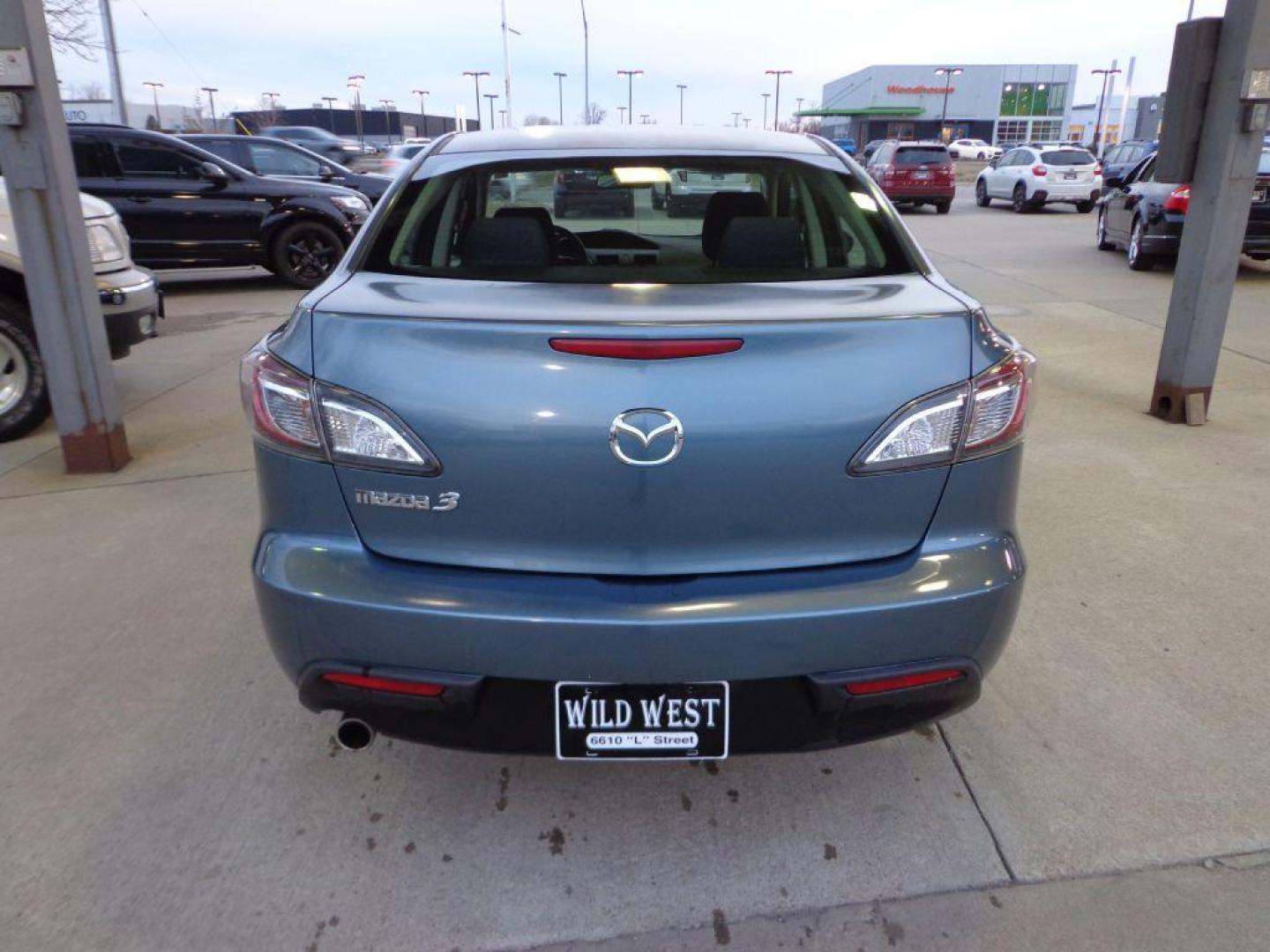 2011 BLUE MAZDA 3 I TOURING (JM1BL1VG5B1) with an 2.0L engine, Automatic transmission, located at 6610 L St., Omaha, NE, 68117, (402) 731-7800, 41.212872, -96.014702 - 1-OWNER CLEAN CARFAX LOW MILEAGE WITH A SUNROOF! *****We have found that most customers do the majority of their shopping online before visiting a dealership. For this reason we feel it necessary to have a competitive price on our used vehicles right up front. We spend time researching the regi - Photo#4