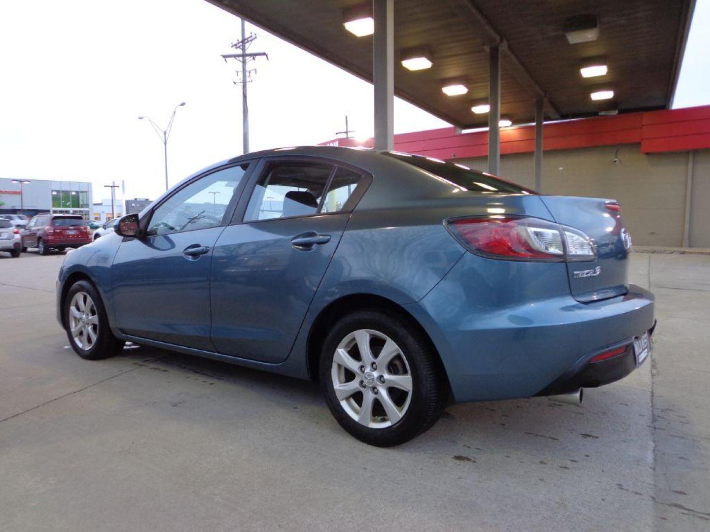 2011 BLUE MAZDA 3 I TOURING (JM1BL1VG5B1) with an 2.0L engine, Automatic transmission, located at 6610 L St., Omaha, NE, 68117, (402) 731-7800, 41.212872, -96.014702 - 1-OWNER CLEAN CARFAX LOW MILEAGE WITH A SUNROOF! *****We have found that most customers do the majority of their shopping online before visiting a dealership. For this reason we feel it necessary to have a competitive price on our used vehicles right up front. We spend time researching the regi - Photo#5