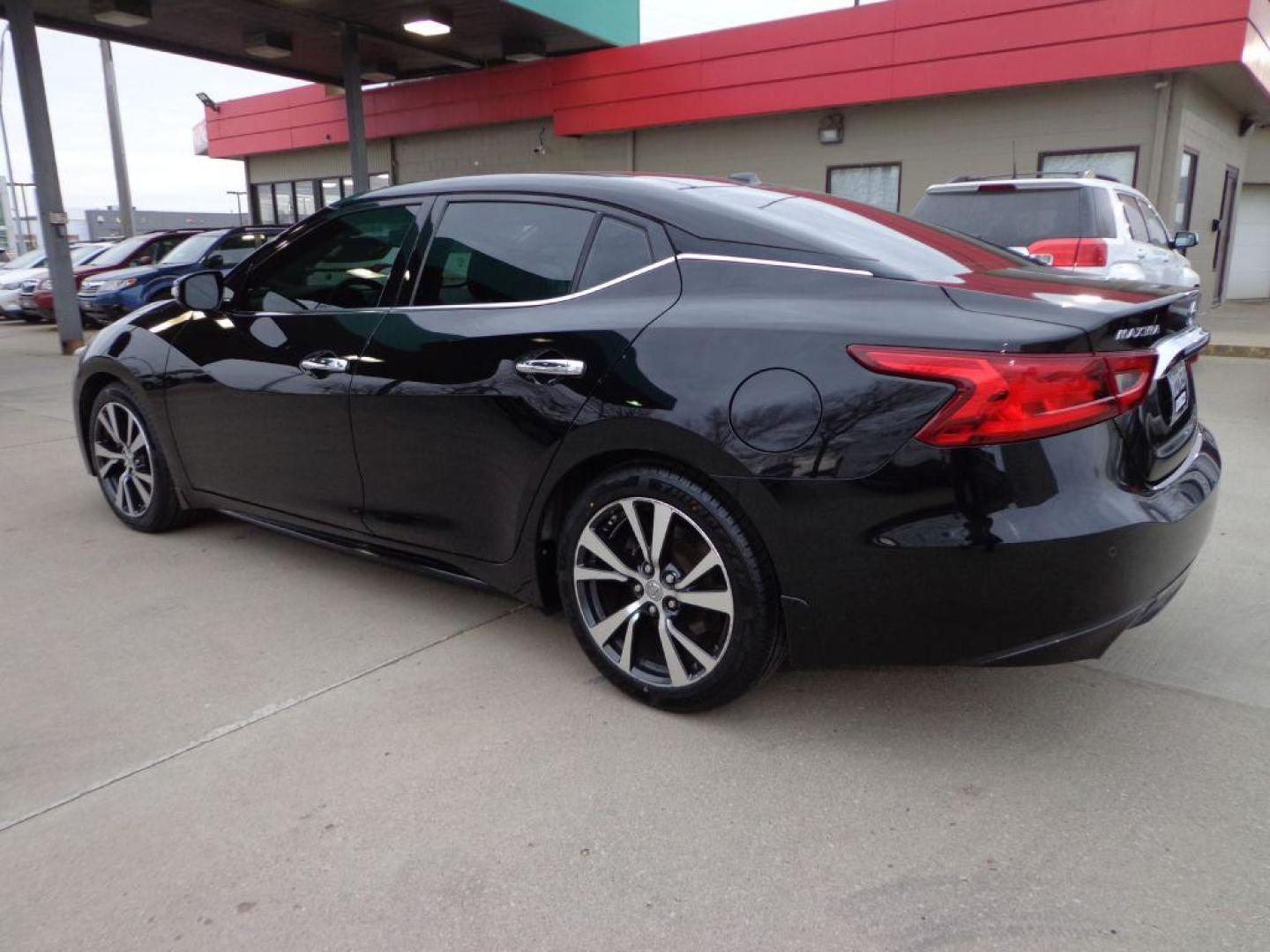 2017 BLACK NISSAN MAXIMA SL (1N4AA6AP1HC) with an 3.5L engine, Continuously Variable transmission, located at 6610 L St., Omaha, NE, 68117, (402) 731-7800, 41.212872, -96.014702 - Photo#5