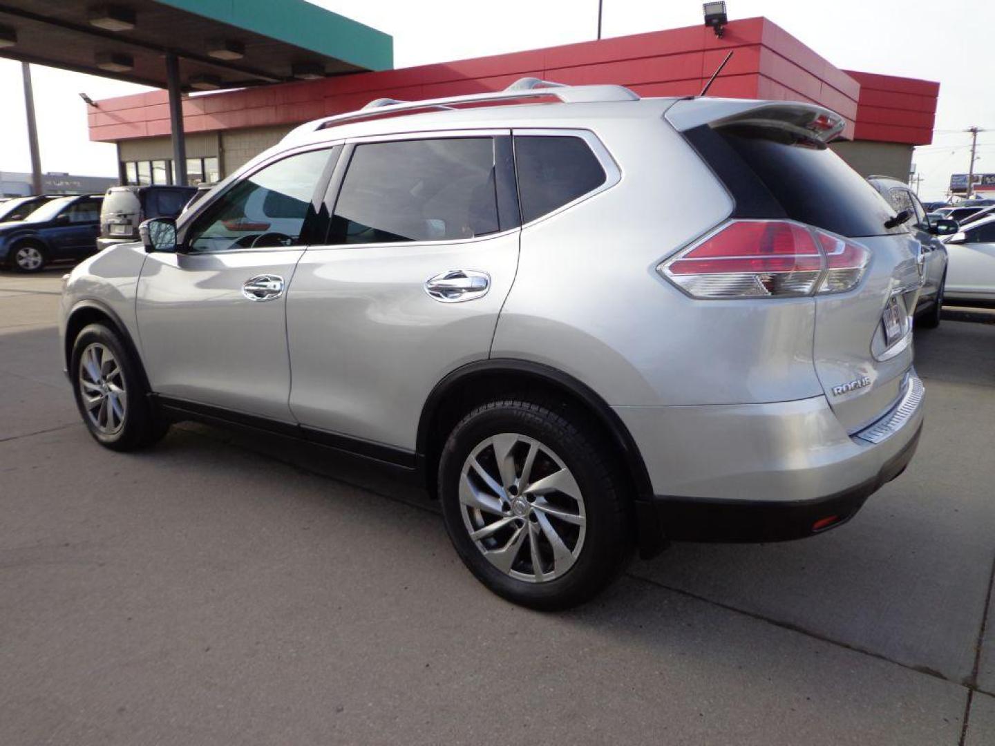 2014 SILVER NISSAN ROGUE SL (5N1AT2MV9EC) with an 2.5L engine, Continuously Variable transmission, located at 6610 L St., Omaha, NE, 68117, (402) 731-7800, 41.212872, -96.014702 - 1-OWNER CLEAN CARFAX LOW MILEAGE WITH SL PREMIUM PACKAGE! *****We have found that most customers do the majority of their shopping online before visiting a dealership. For this reason we feel it necessary to have a competitive price on our used vehicles right up front. We spend time researchin - Photo#5