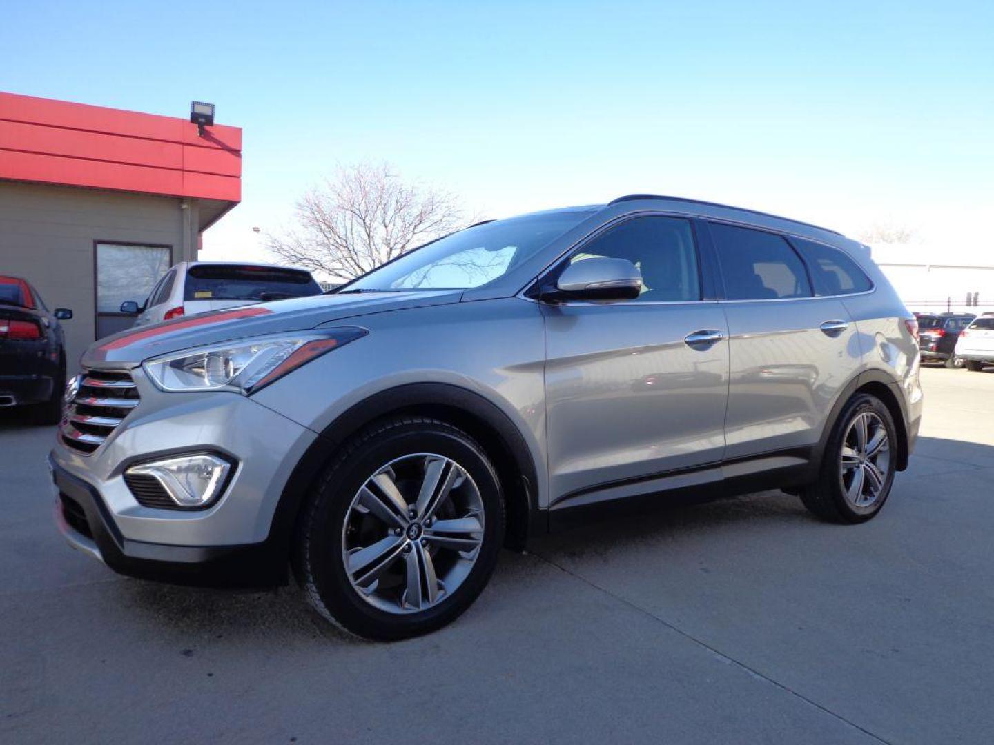 2014 GRAY HYUNDAI SANTA FE LIMITED (KM8SRDHF2EU) with an 3.3L engine, Automatic transmission, located at 6610 L St., Omaha, NE, 68117, (402) 731-7800, 41.212872, -96.014702 - Photo#0