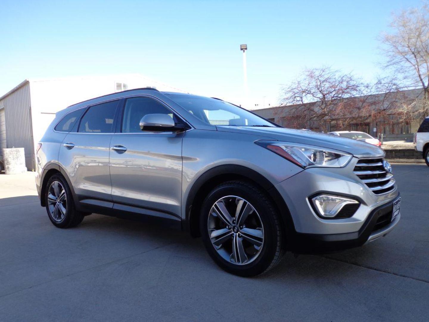 2014 GRAY HYUNDAI SANTA FE LIMITED (KM8SRDHF2EU) with an 3.3L engine, Automatic transmission, located at 6610 L St., Omaha, NE, 68117, (402) 731-7800, 41.212872, -96.014702 - Photo#2