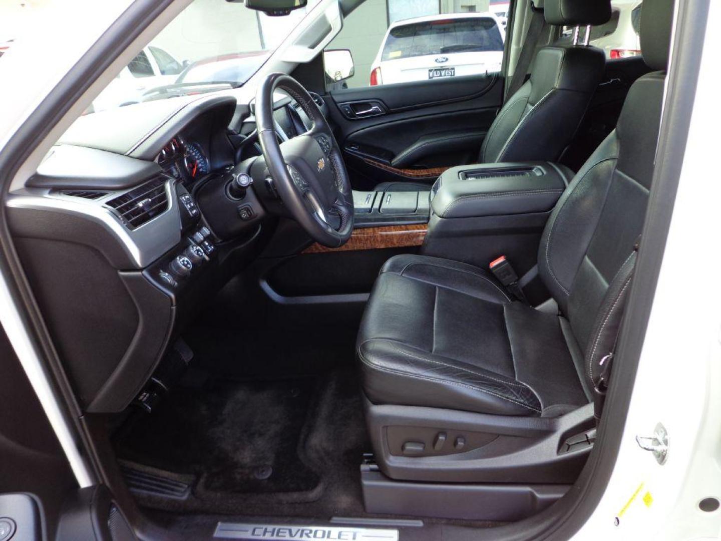 2015 WHITE CHEVROLET SUBURBAN 1500 LTZ (1GNSKKKC6FR) with an 5.3L engine, Automatic transmission, located at 6610 L St., Omaha, NE, 68117, (402) 731-7800, 41.212872, -96.014702 - Photo#12