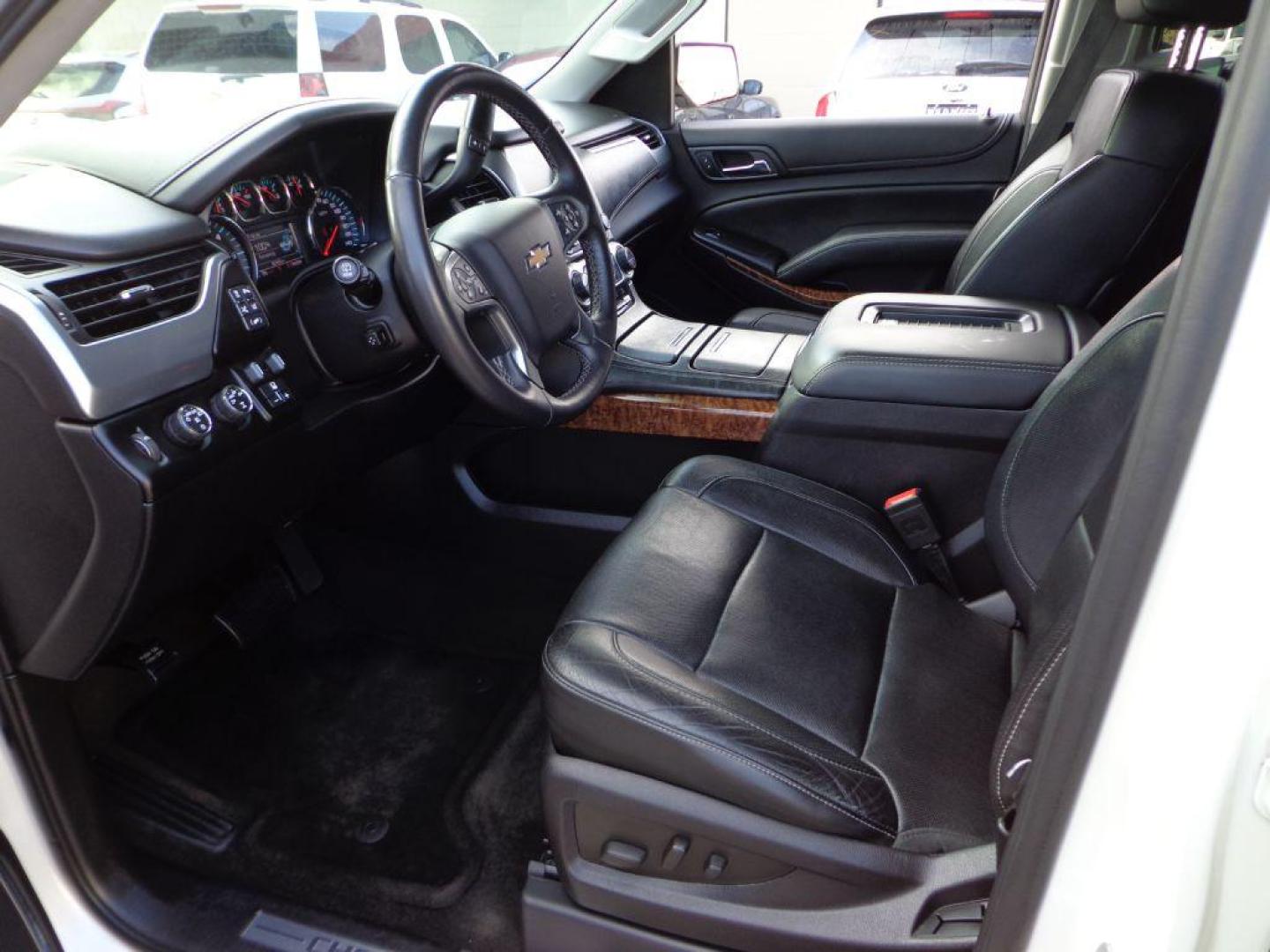 2015 WHITE CHEVROLET SUBURBAN 1500 LTZ (1GNSKKKC6FR) with an 5.3L engine, Automatic transmission, located at 6610 L St., Omaha, NE, 68117, (402) 731-7800, 41.212872, -96.014702 - Photo#14