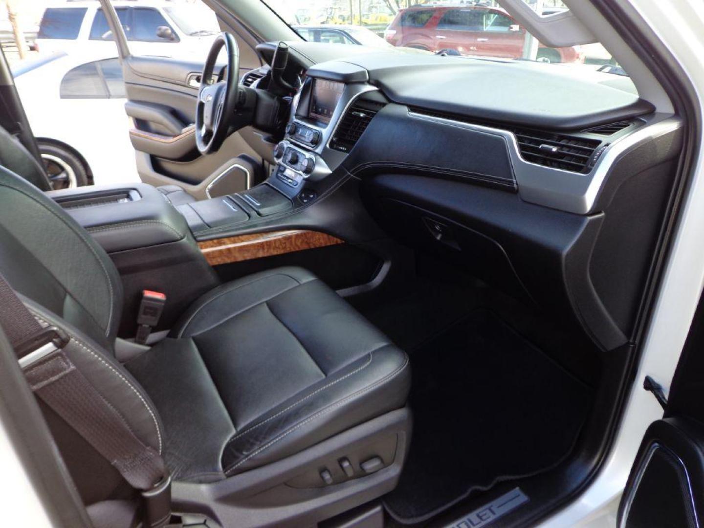 2015 WHITE CHEVROLET SUBURBAN 1500 LTZ (1GNSKKKC6FR) with an 5.3L engine, Automatic transmission, located at 6610 L St., Omaha, NE, 68117, (402) 731-7800, 41.212872, -96.014702 - Photo#17