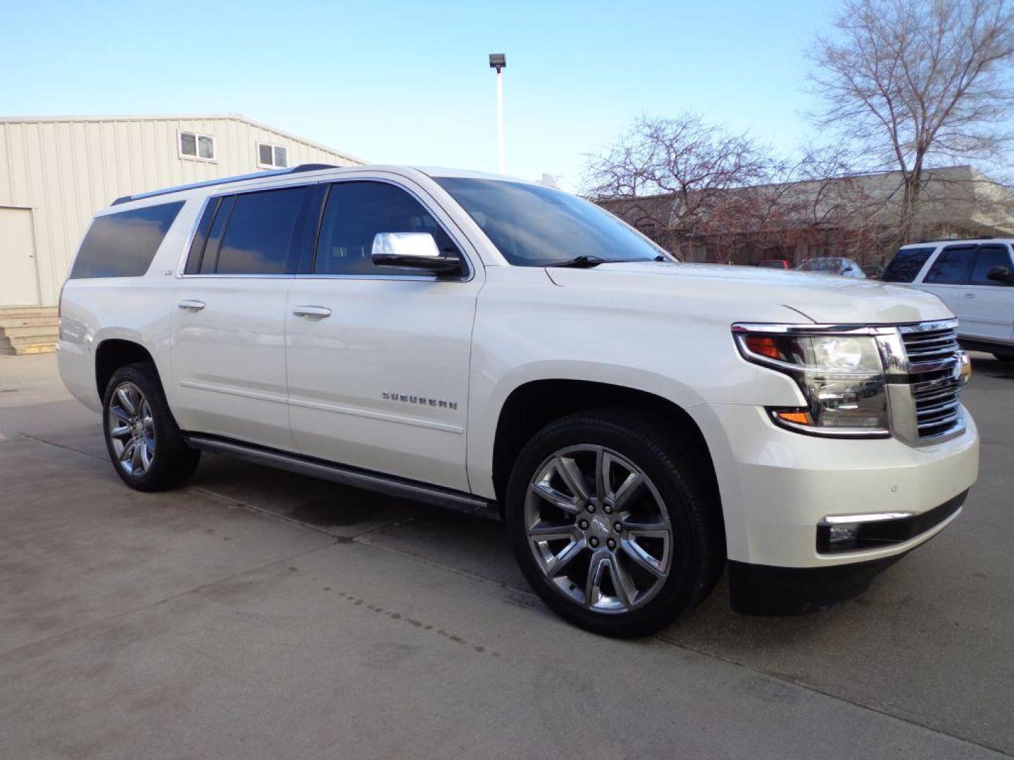 2015 WHITE CHEVROLET SUBURBAN 1500 LTZ (1GNSKKKC6FR) with an 5.3L engine, Automatic transmission, located at 6610 L St., Omaha, NE, 68117, (402) 731-7800, 41.212872, -96.014702 - Photo#2