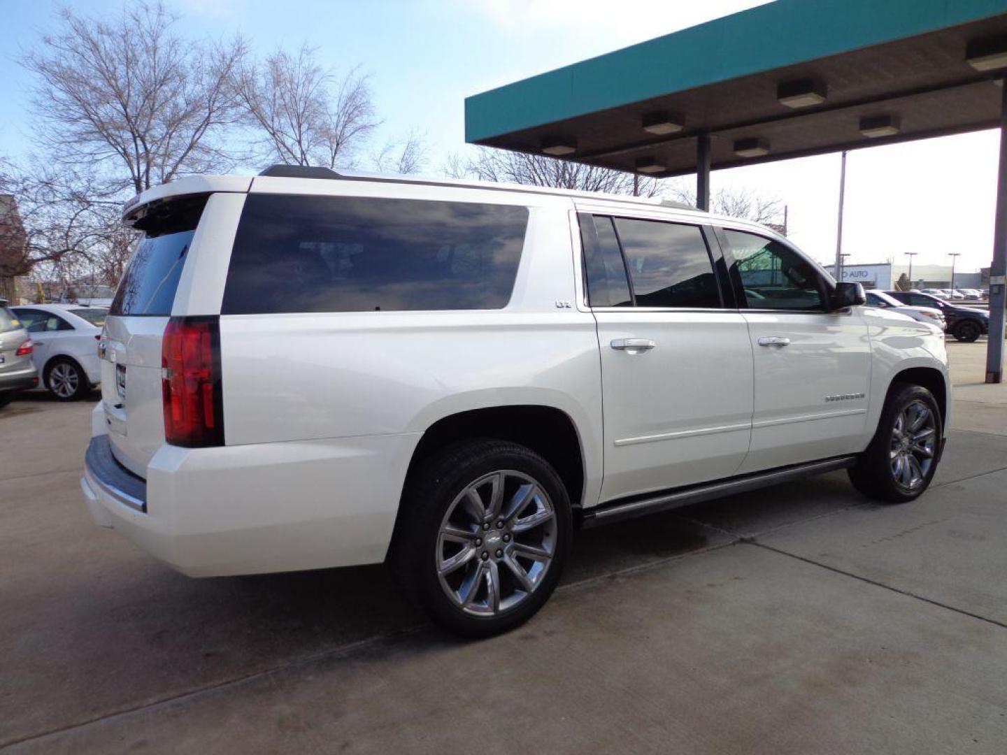 2015 WHITE CHEVROLET SUBURBAN 1500 LTZ (1GNSKKKC6FR) with an 5.3L engine, Automatic transmission, located at 6610 L St., Omaha, NE, 68117, (402) 731-7800, 41.212872, -96.014702 - Photo#3