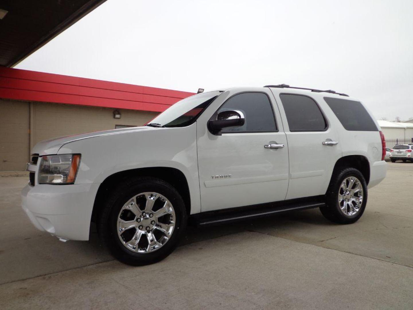 2008 WHITE CHEVROLET TAHOE 1500 (1GNFK13058R) with an 5.3L engine, Automatic transmission, located at 6610 L St., Omaha, NE, 68117, (402) 731-7800, 41.212872, -96.014702 - FRESH TRADE-IN RUNS AND DRIVES WELL WITH NEWER TIRES! *****We have found that most customers do the majority of their shopping online before visiting a dealership. For this reason we feel it necessary to have a competitive price on our used vehicles right up front. We spend time researching t - Photo#0