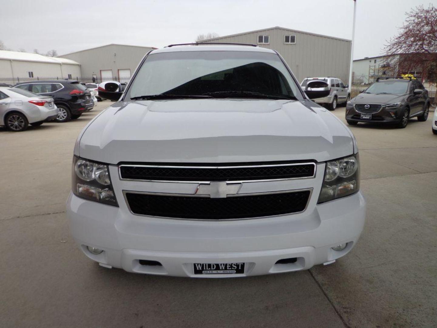 2008 WHITE CHEVROLET TAHOE 1500 (1GNFK13058R) with an 5.3L engine, Automatic transmission, located at 6610 L St., Omaha, NE, 68117, (402) 731-7800, 41.212872, -96.014702 - FRESH TRADE-IN RUNS AND DRIVES WELL WITH NEWER TIRES! *****We have found that most customers do the majority of their shopping online before visiting a dealership. For this reason we feel it necessary to have a competitive price on our used vehicles right up front. We spend time researching t - Photo#1