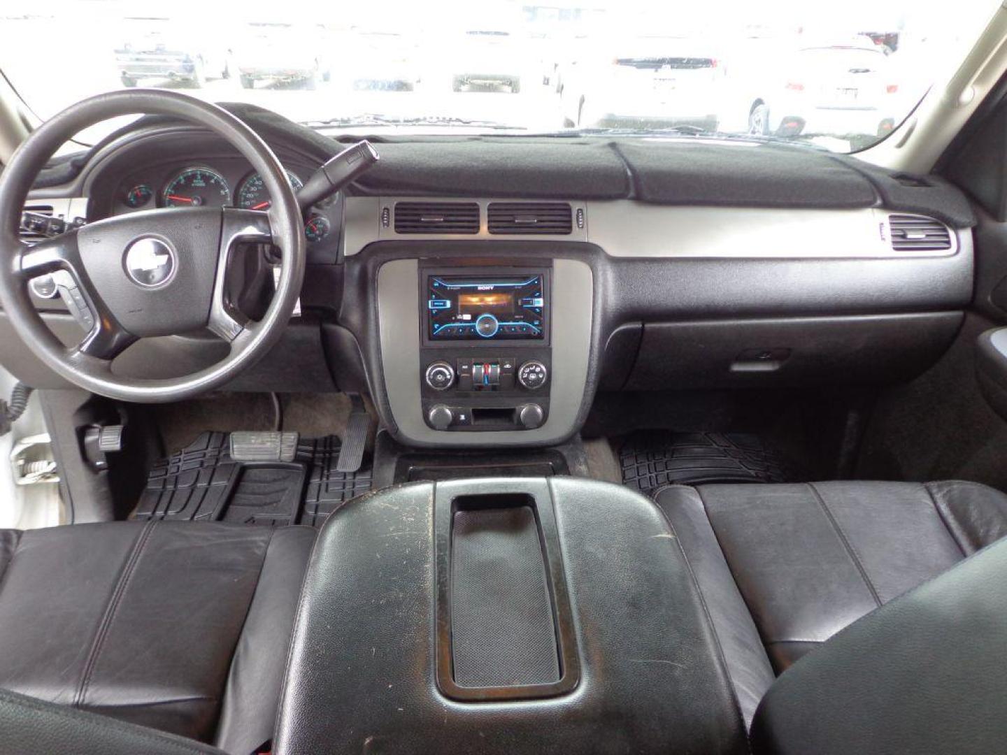 2008 WHITE CHEVROLET TAHOE 1500 (1GNFK13058R) with an 5.3L engine, Automatic transmission, located at 6610 L St., Omaha, NE, 68117, (402) 731-7800, 41.212872, -96.014702 - FRESH TRADE-IN RUNS AND DRIVES WELL WITH NEWER TIRES! *****We have found that most customers do the majority of their shopping online before visiting a dealership. For this reason we feel it necessary to have a competitive price on our used vehicles right up front. We spend time researching t - Photo#20