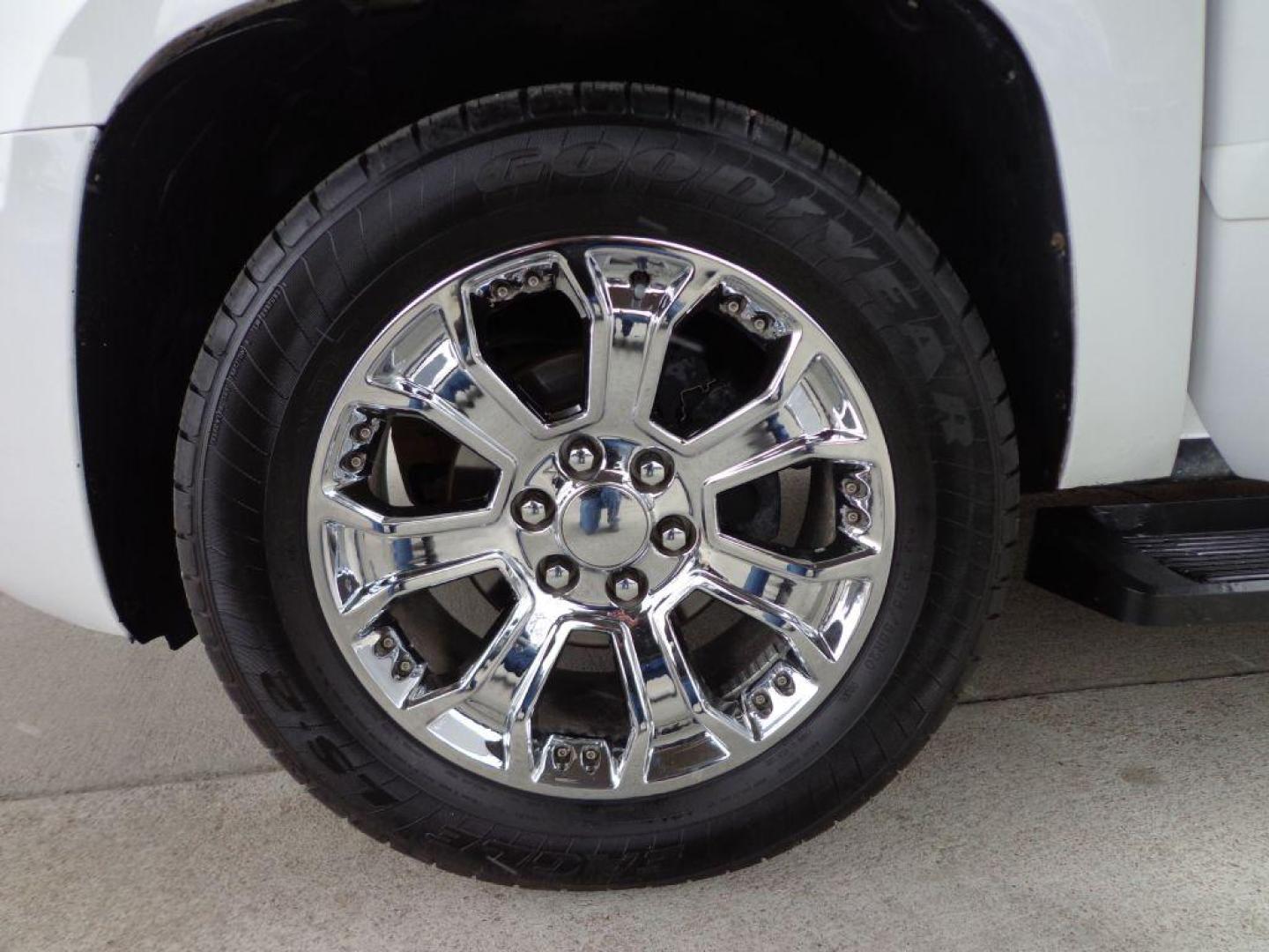 2008 WHITE CHEVROLET TAHOE 1500 (1GNFK13058R) with an 5.3L engine, Automatic transmission, located at 6610 L St., Omaha, NE, 68117, (402) 731-7800, 41.212872, -96.014702 - FRESH TRADE-IN RUNS AND DRIVES WELL WITH NEWER TIRES! *****We have found that most customers do the majority of their shopping online before visiting a dealership. For this reason we feel it necessary to have a competitive price on our used vehicles right up front. We spend time researching t - Photo#7