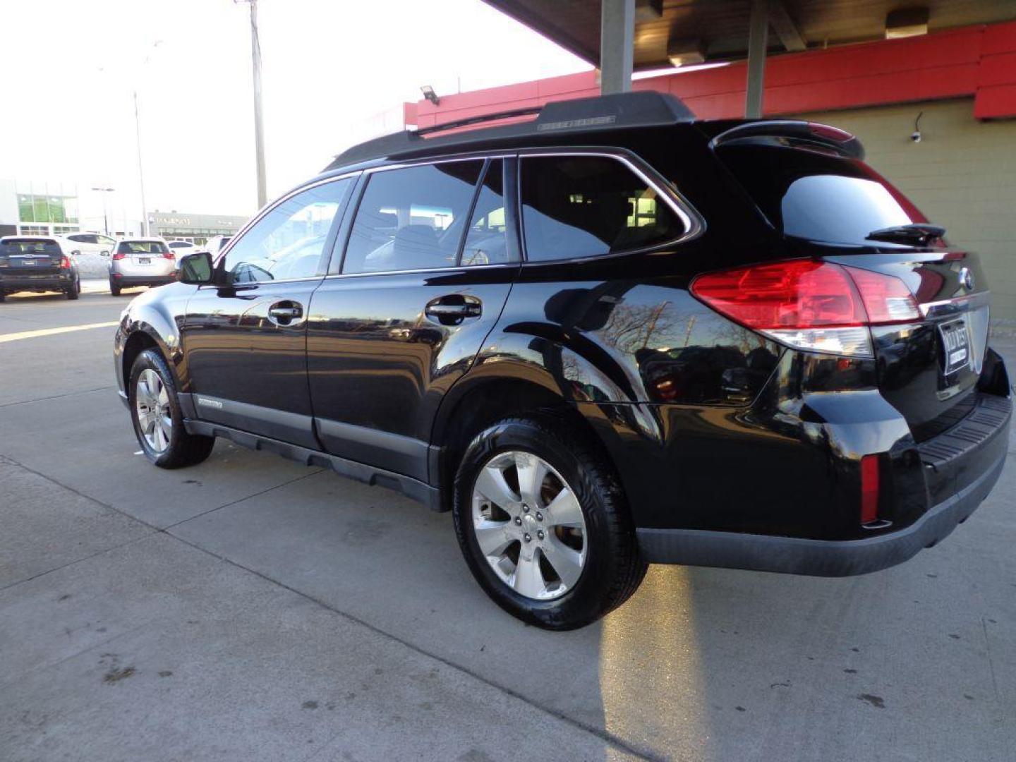 2010 BLACK SUBARU OUTBACK 3.6R LIMITED (4S4BRDKCXA2) with an 3.6L engine, Continuously Variable transmission, located at 6610 L St., Omaha, NE, 68117, (402) 731-7800, 41.212872, -96.014702 - Photo#5