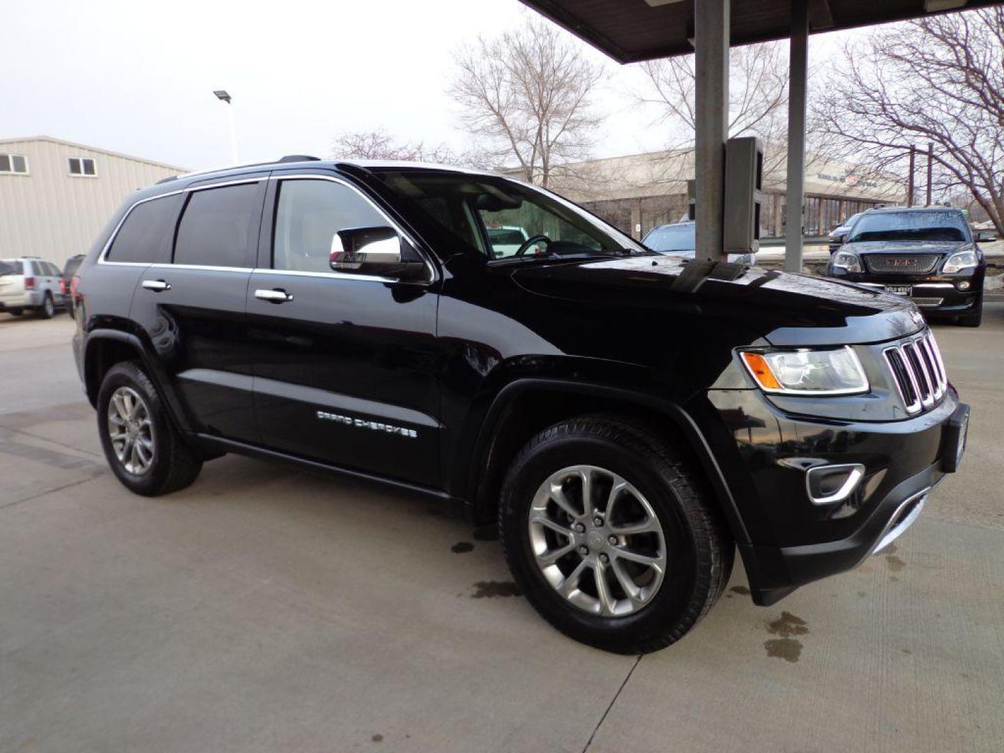 2015 BLACK JEEP GRAND CHEROKEE LIMITED (1C4RJFBG0FC) with an 3.6L engine, Automatic transmission, located at 6610 L St., Omaha, NE, 68117, (402) 731-7800, 41.212872, -96.014702 - Photo#2