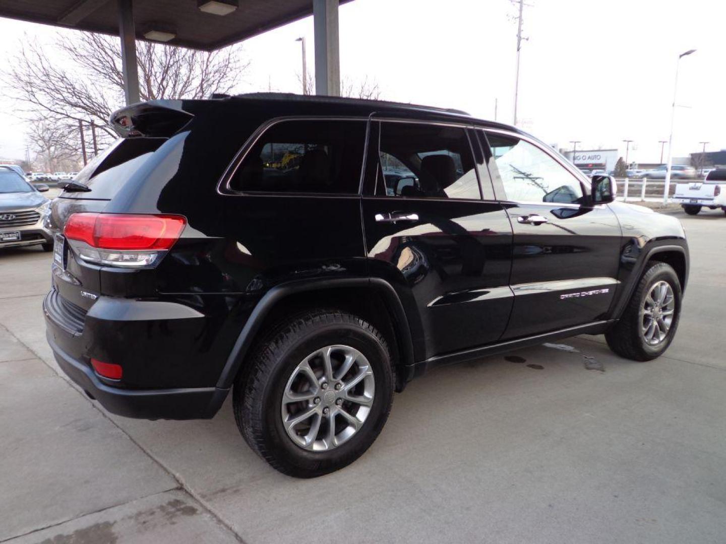 2015 BLACK JEEP GRAND CHEROKEE LIMITED (1C4RJFBG0FC) with an 3.6L engine, Automatic transmission, located at 6610 L St., Omaha, NE, 68117, (402) 731-7800, 41.212872, -96.014702 - Photo#3